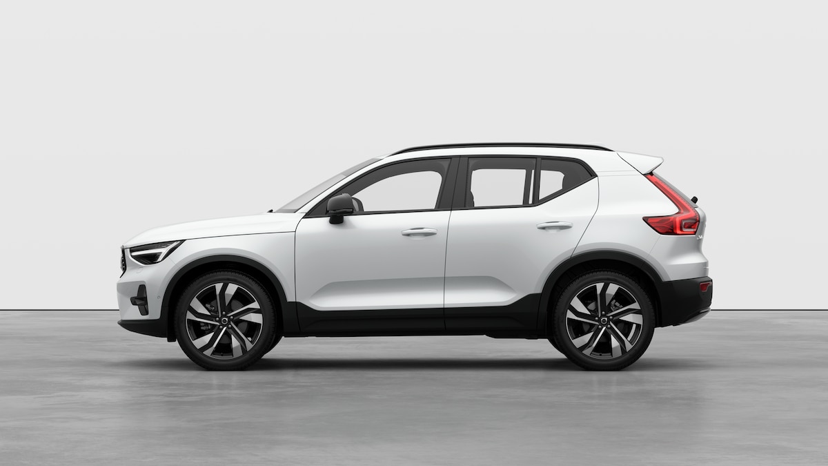 VOLVO XC40 2.0 B3 MH Plus Dark-image-2