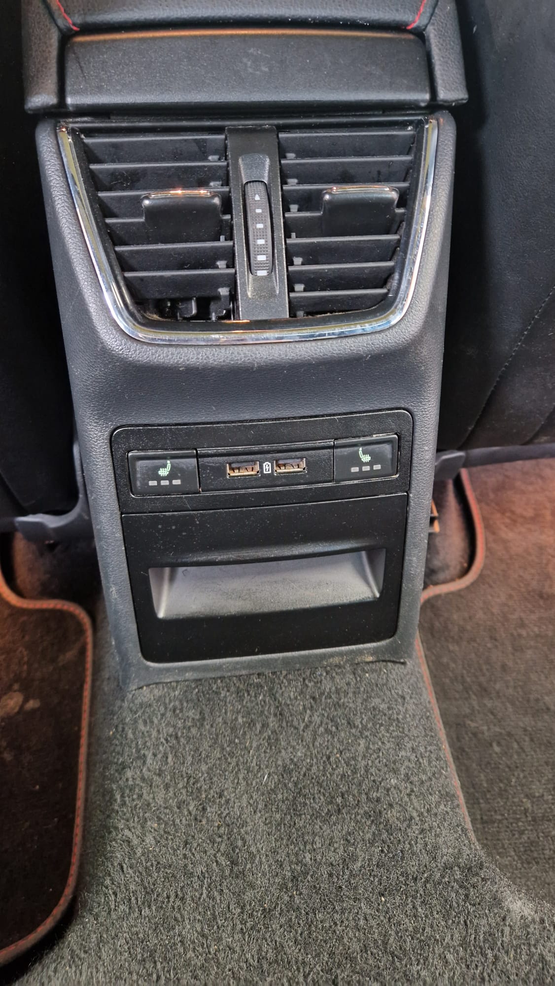 SKODA Octavia Combi 2.0 TSI RS 245 DSG-image-9