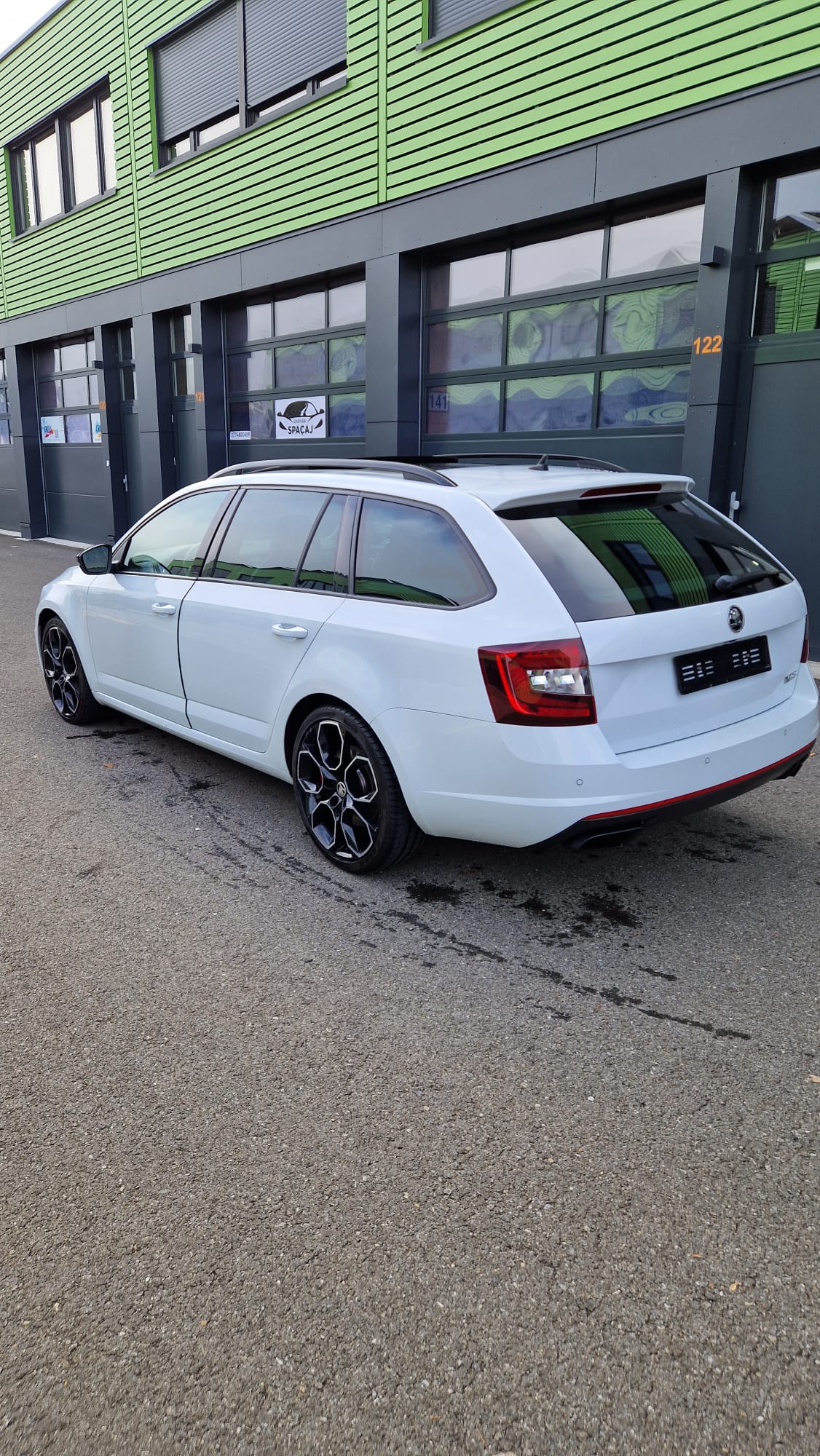SKODA Octavia Combi 2.0 TSI RS 245 DSG-image-2
