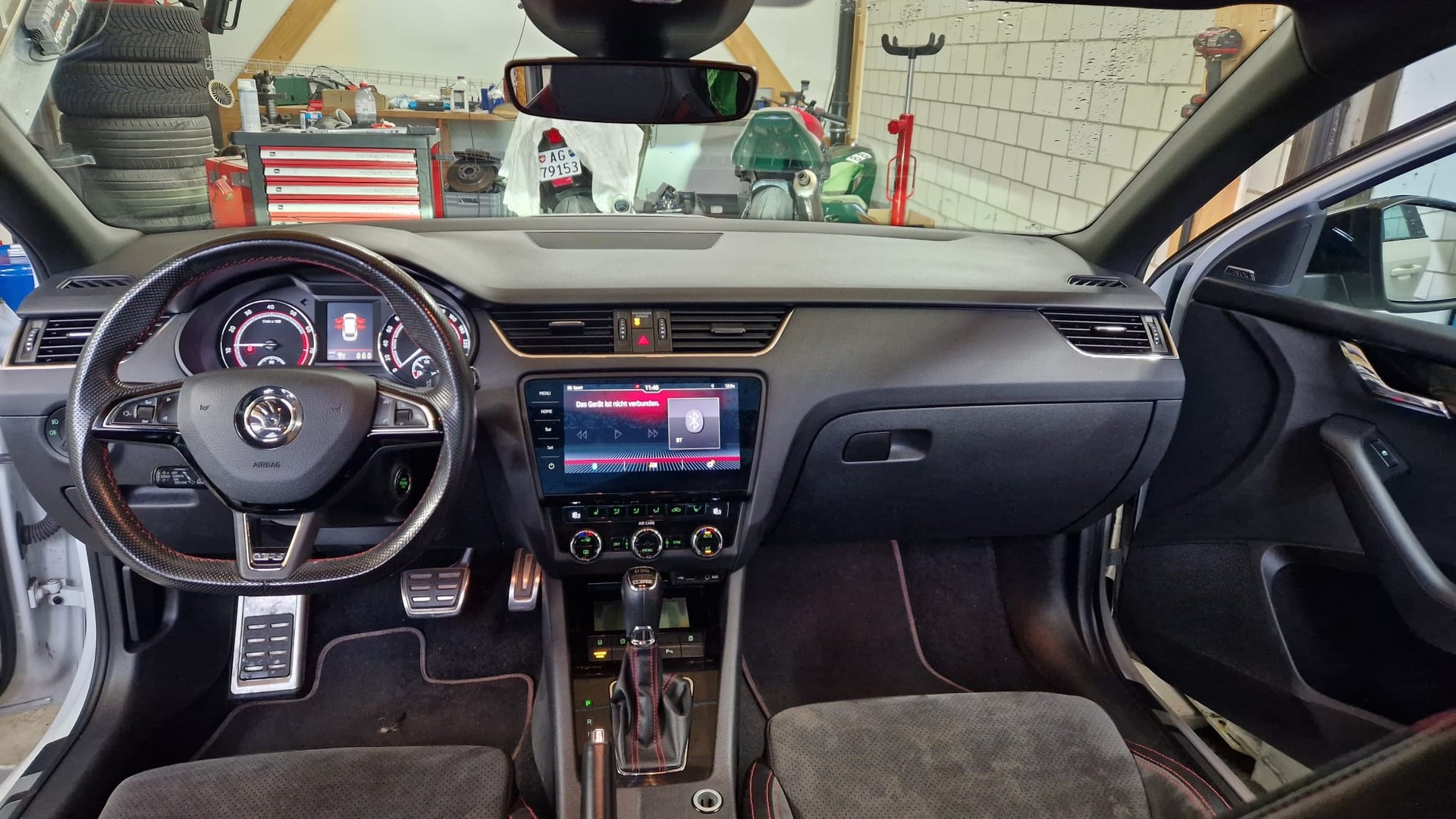 SKODA Octavia Combi 2.0 TSI RS 245 DSG-image-6