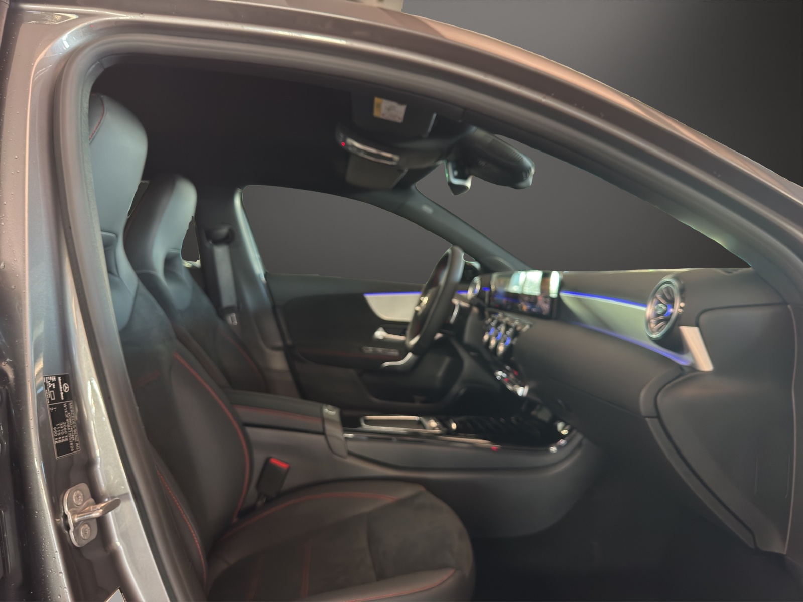 MERCEDES-BENZ A 250 4Matic 8G-DCT AMG Line-image-10