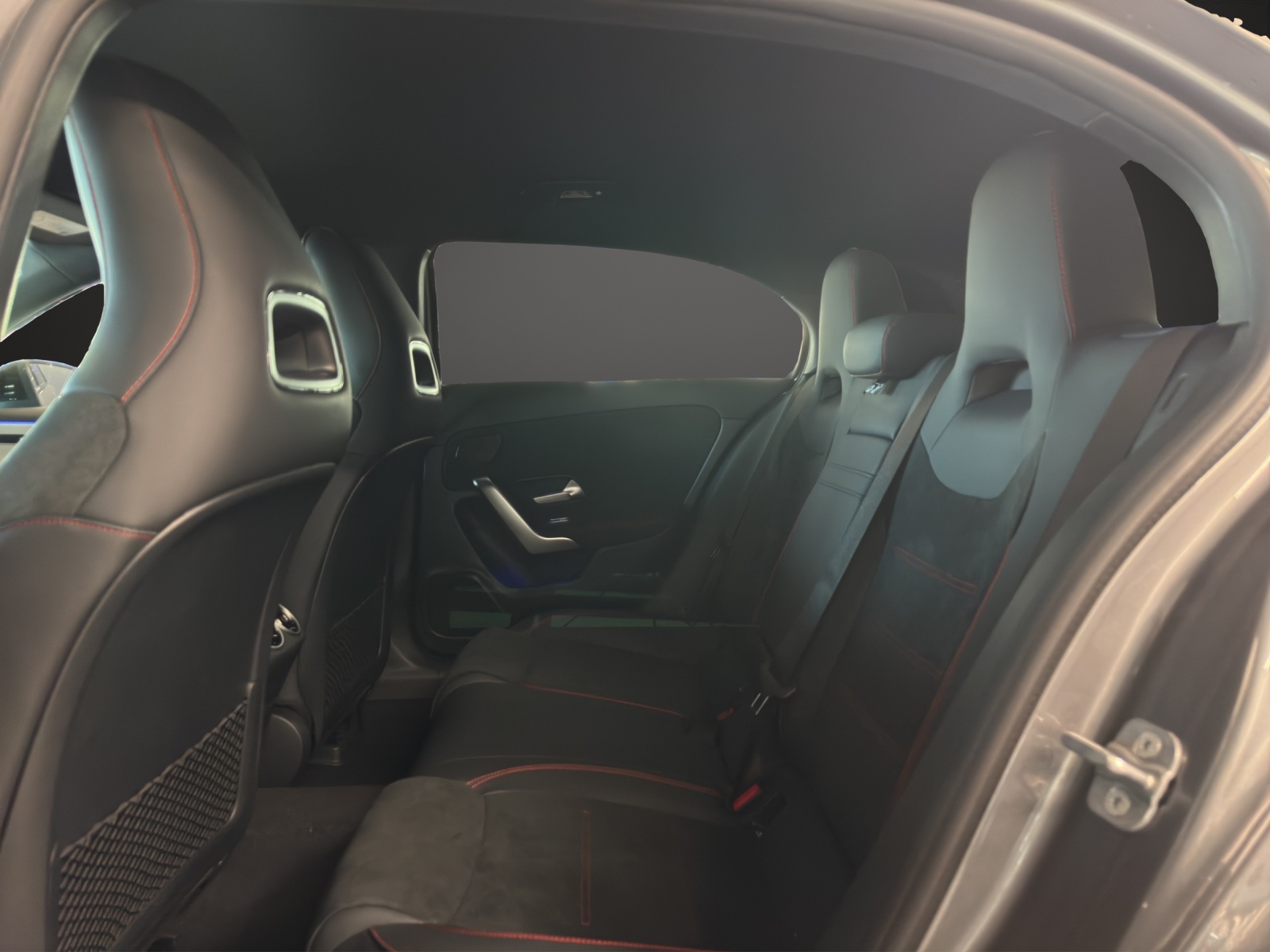 MERCEDES-BENZ A 250 4Matic 8G-DCT AMG Line-image-11