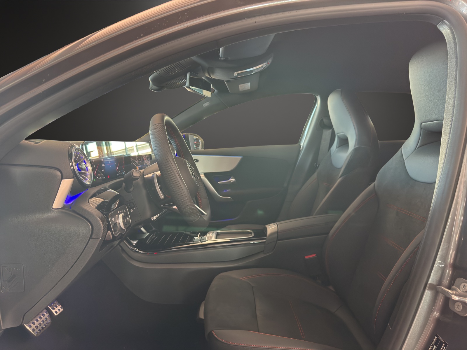 MERCEDES-BENZ A 250 4Matic 8G-DCT AMG Line-image-8