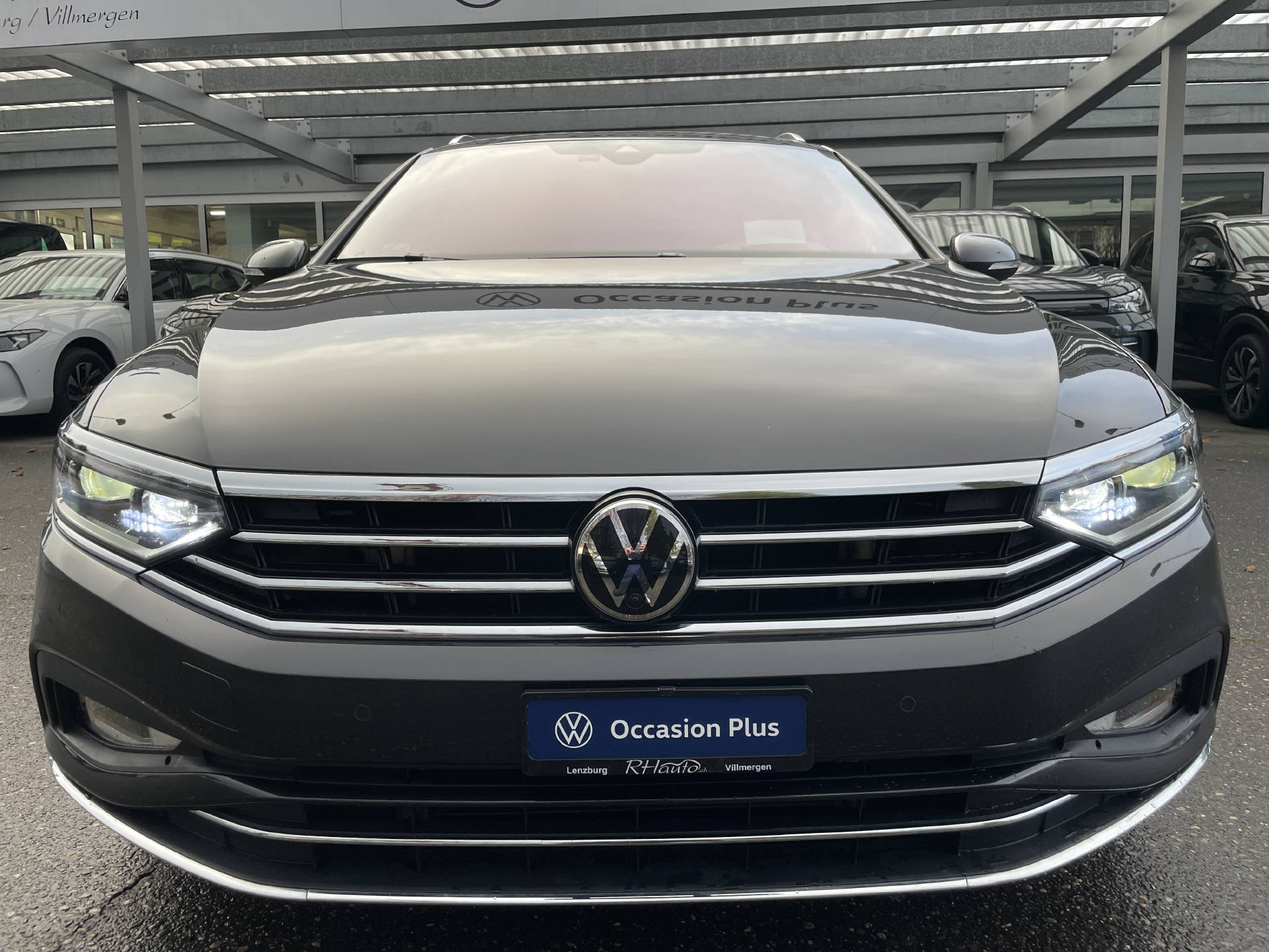 VW Passat Variant 2.0 TDI Elegance DSG 4m-image-1