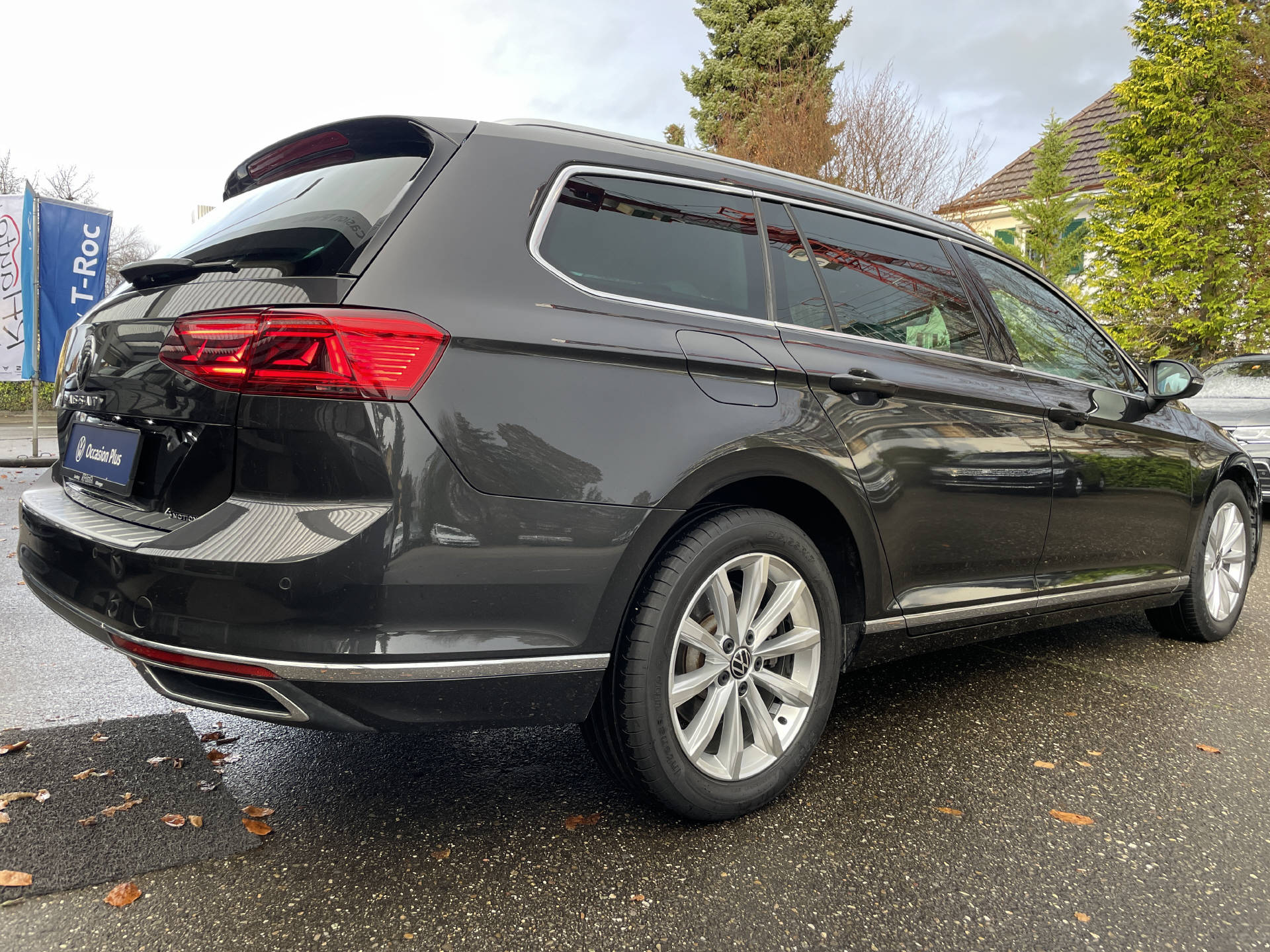 VW Passat Variant 2.0 TDI Elegance DSG 4m-image-3
