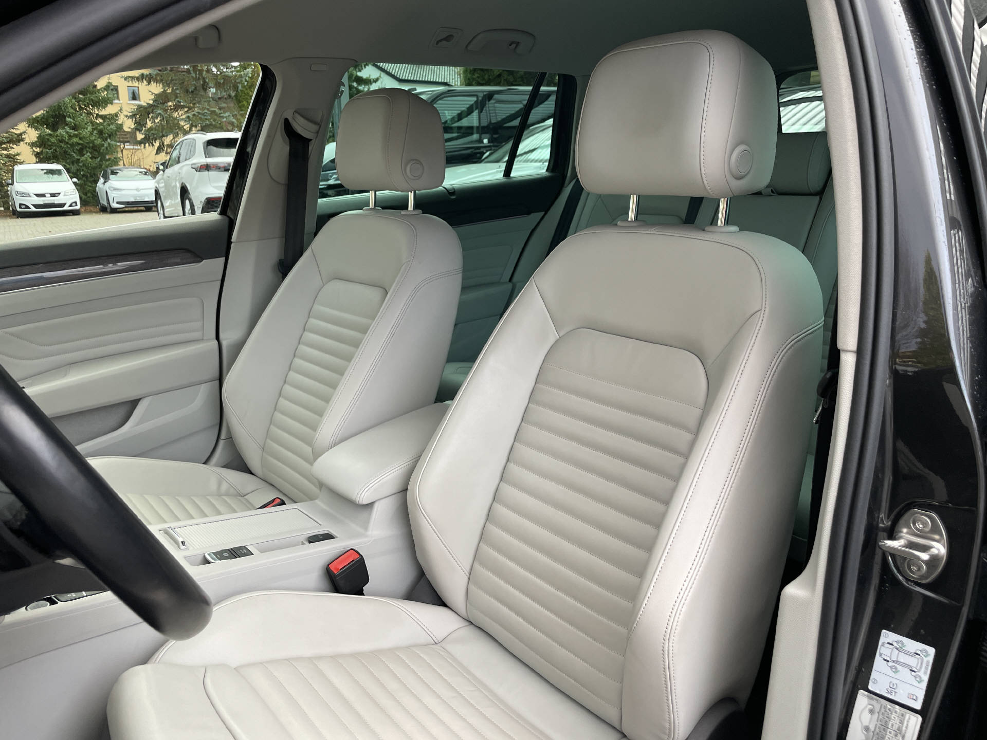 VW Passat Variant 2.0 TDI Elegance DSG 4m-image-7