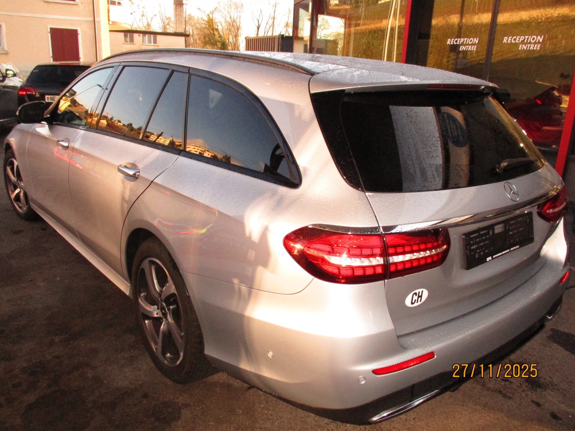 MERCEDES-BENZ E 220 d T 4Matic SWISS STAR BREAK 9G-Tronic PACK AMG-image-4