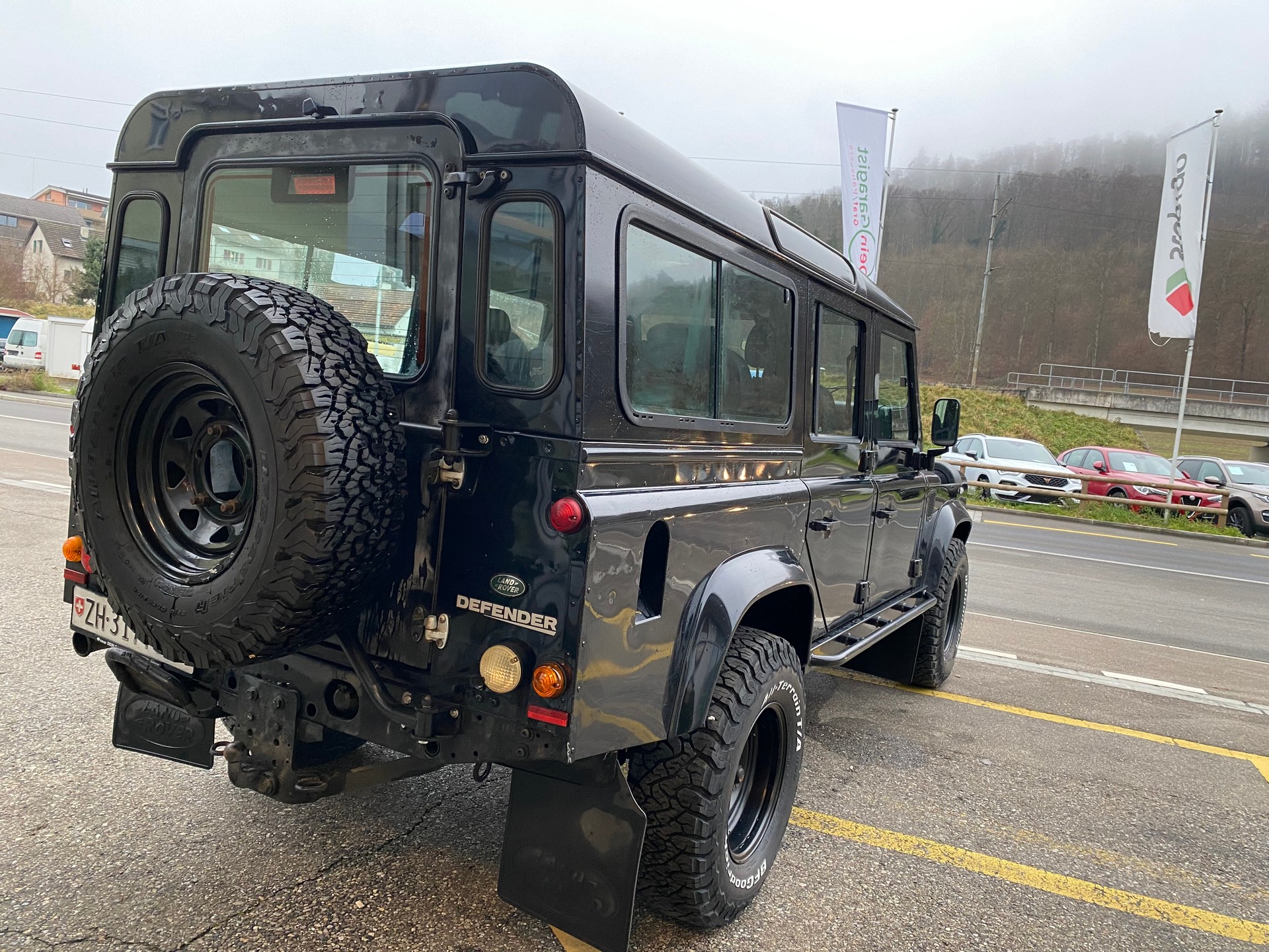 LAND ROVER Defender 110 2.4 Td4 Station Wagon-image-2