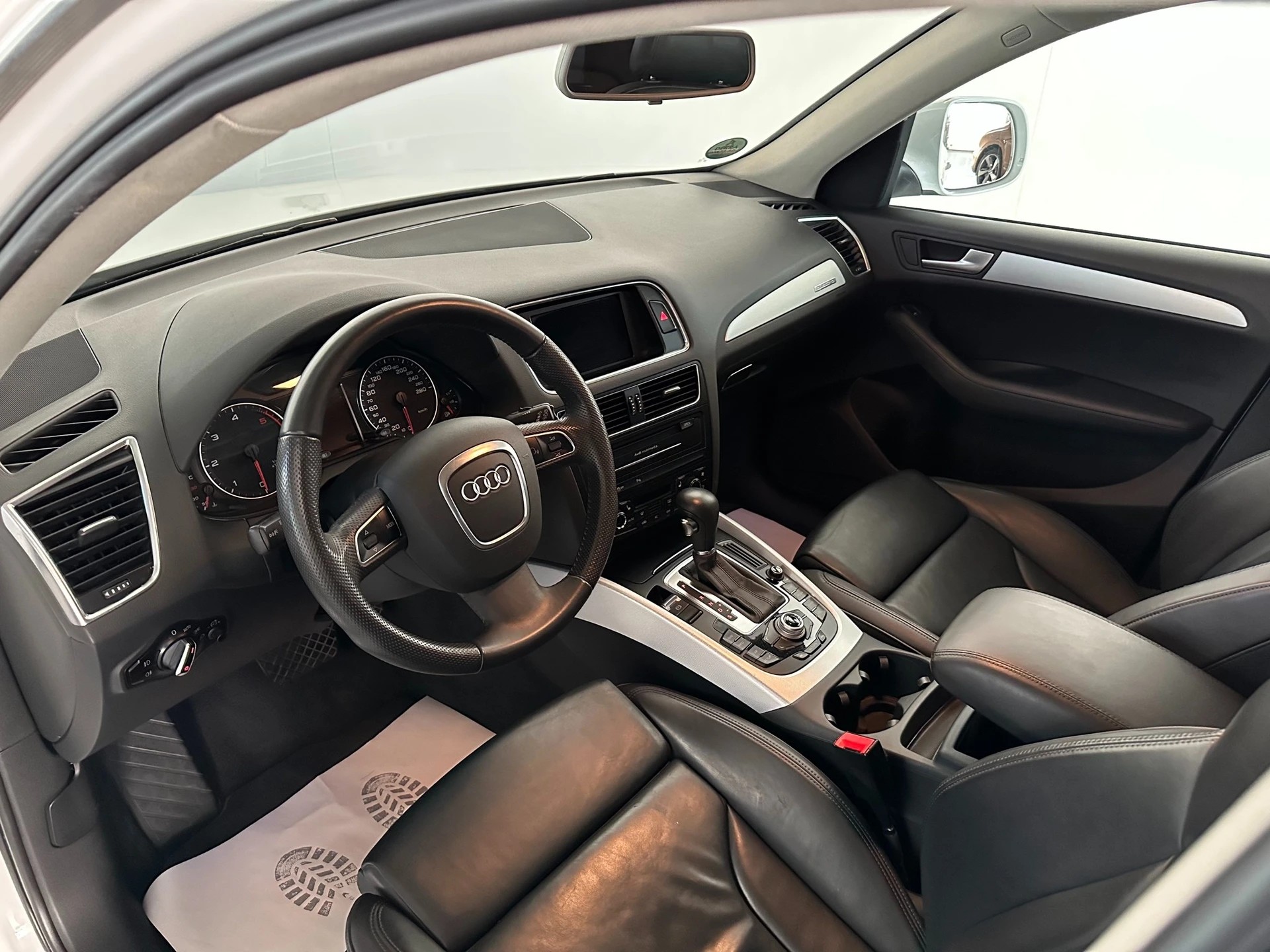 AUDI Q5 3.0 TDI quattro S-tronic-image-14
