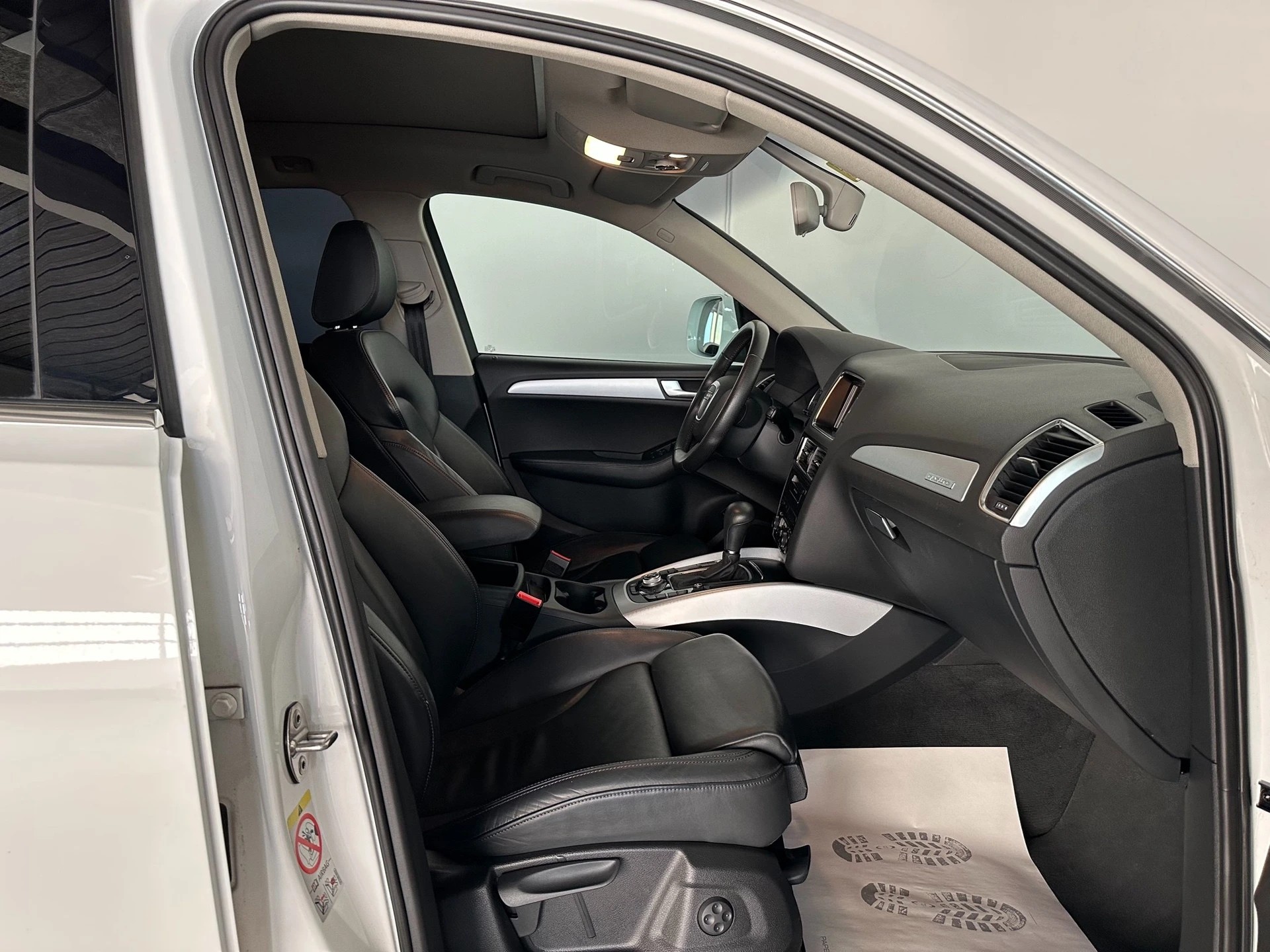 AUDI Q5 3.0 TDI quattro S-tronic-image-16