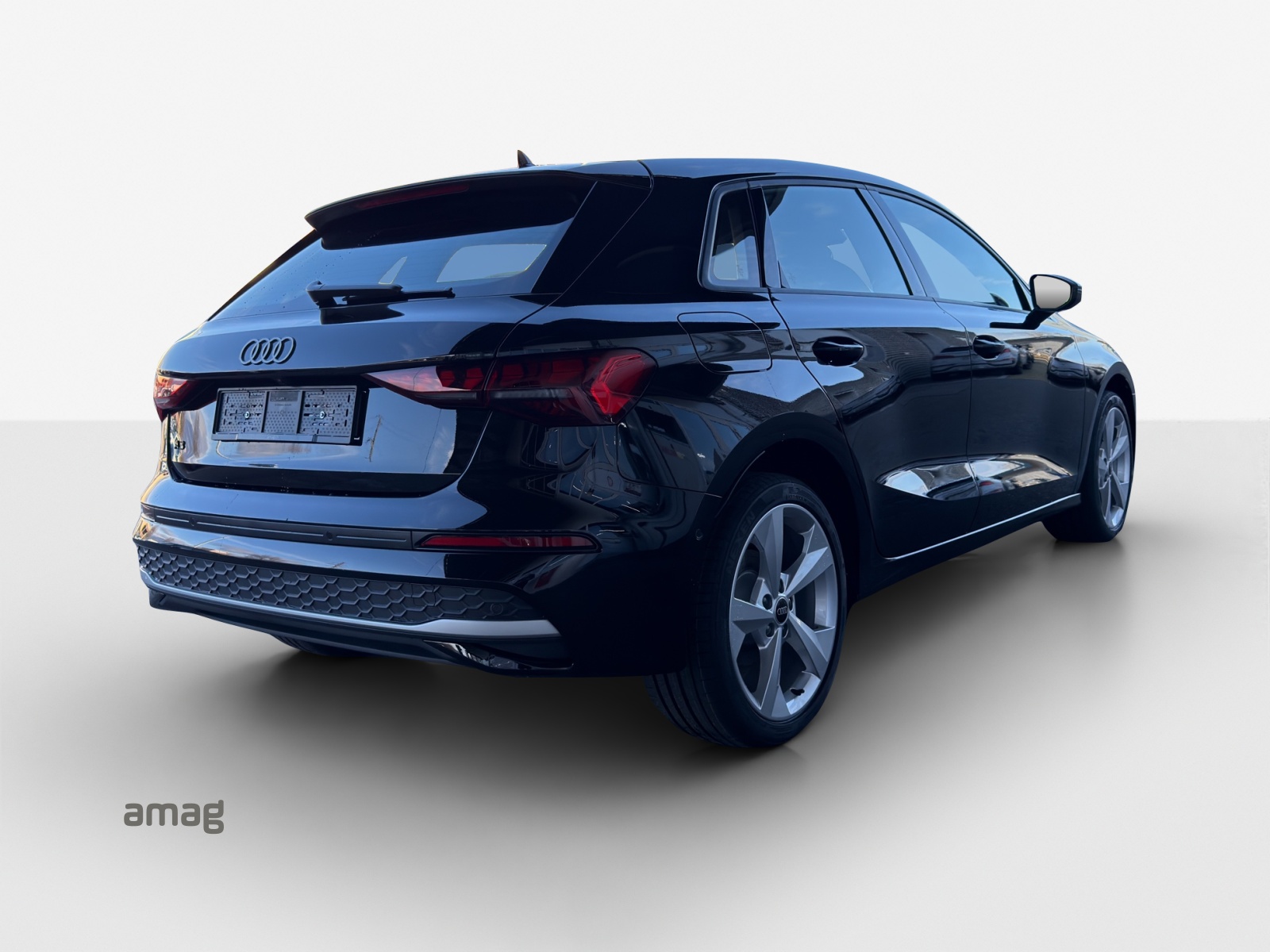 AUDI A3 Sportback 40 TFSI e Attraction S-tronic-image-4