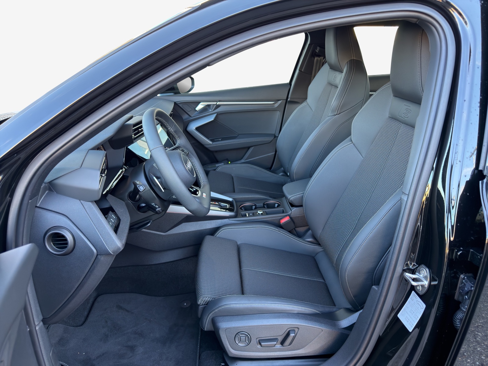 AUDI A3 Sportback 40 TFSI e Attraction S-tronic-image-7