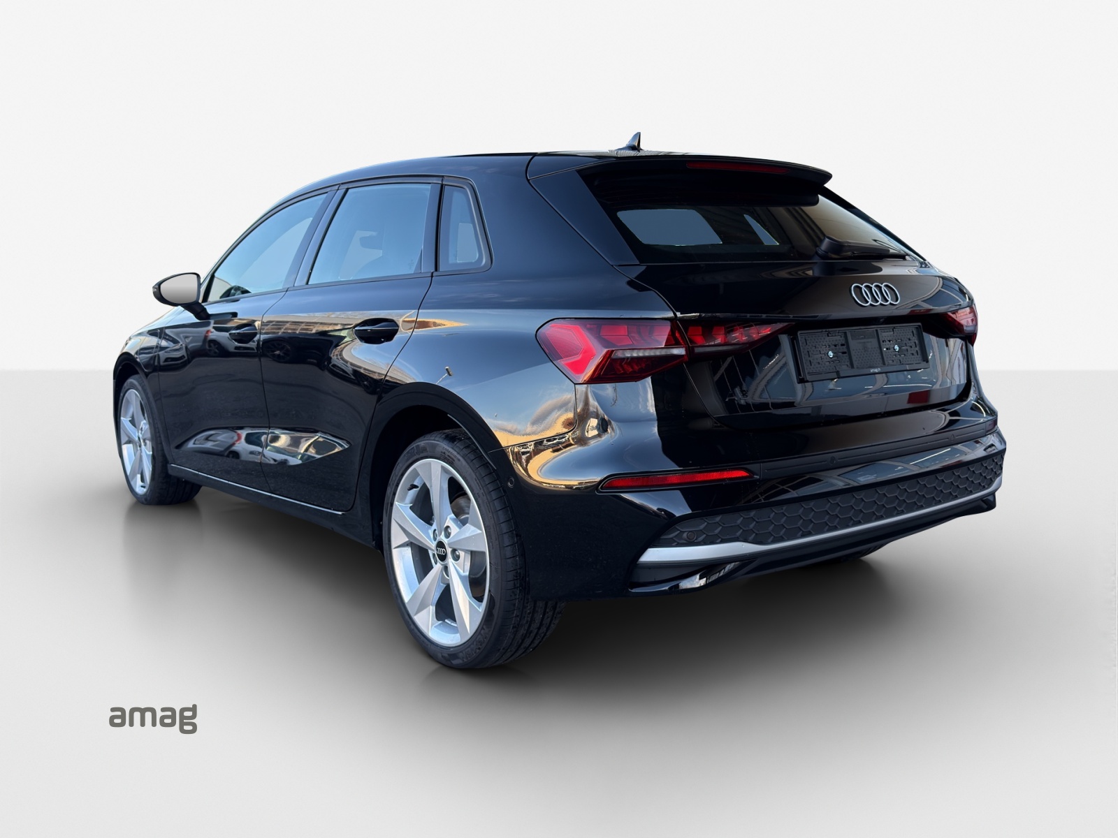 AUDI A3 Sportback 40 TFSI e Attraction S-tronic-image-2