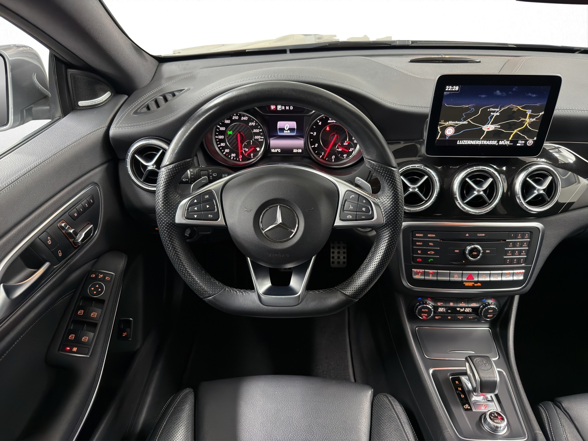 MERCEDES-BENZ CLA Shooting Brake 45 AMG 4Matic Speedshift-image-9