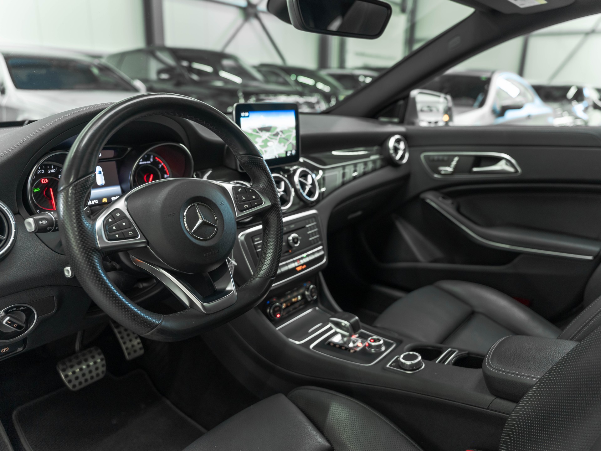 MERCEDES-BENZ CLA Shooting Brake 45 AMG 4Matic Speedshift-image-7