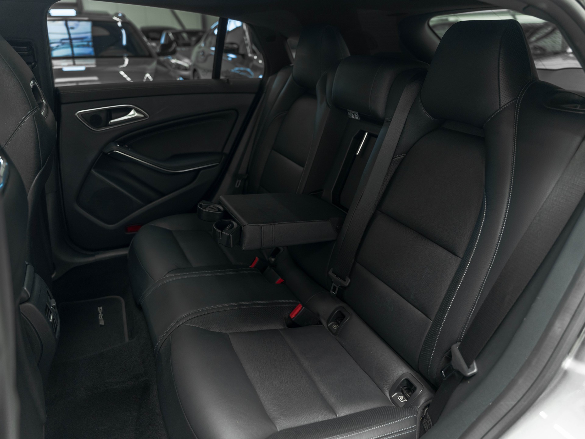 MERCEDES-BENZ CLA Shooting Brake 45 AMG 4Matic Speedshift-image-12