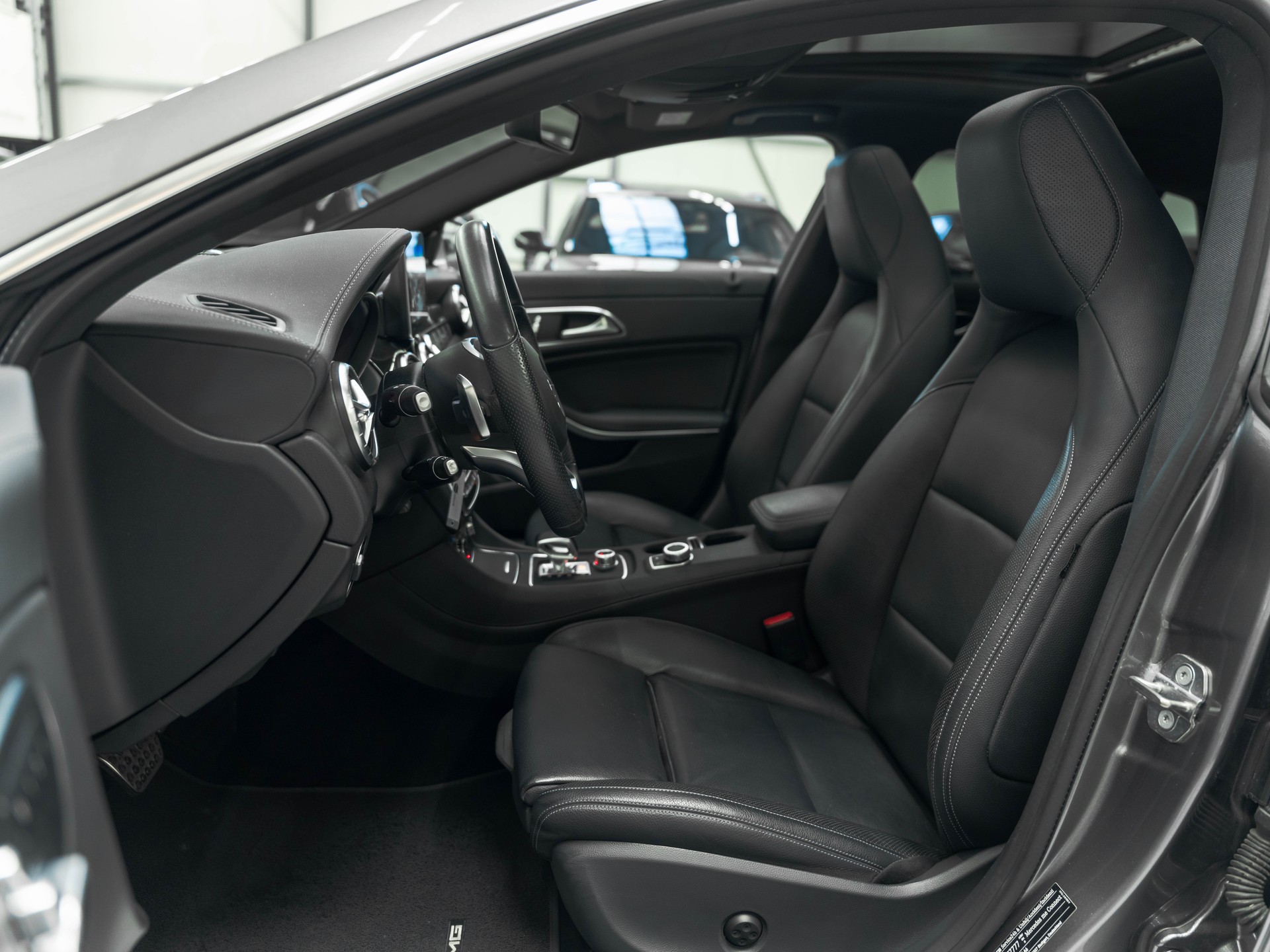 MERCEDES-BENZ CLA Shooting Brake 45 AMG 4Matic Speedshift-image-8