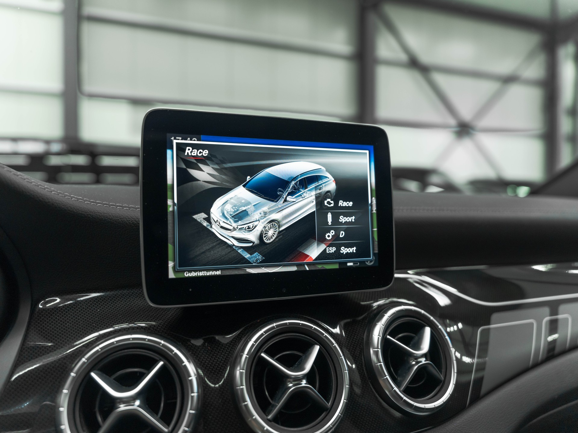MERCEDES-BENZ CLA Shooting Brake 45 AMG 4Matic Speedshift-image-28