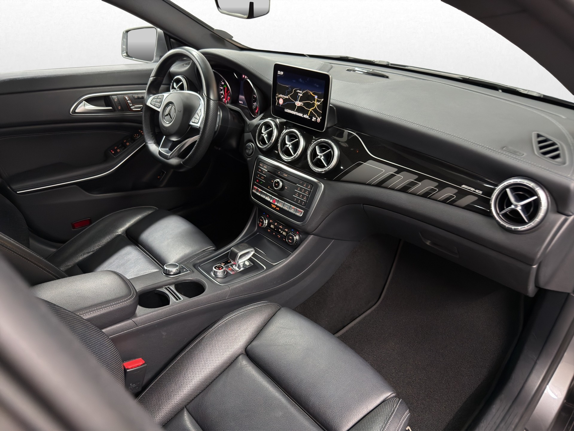 MERCEDES-BENZ CLA Shooting Brake 45 AMG 4Matic Speedshift-image-22