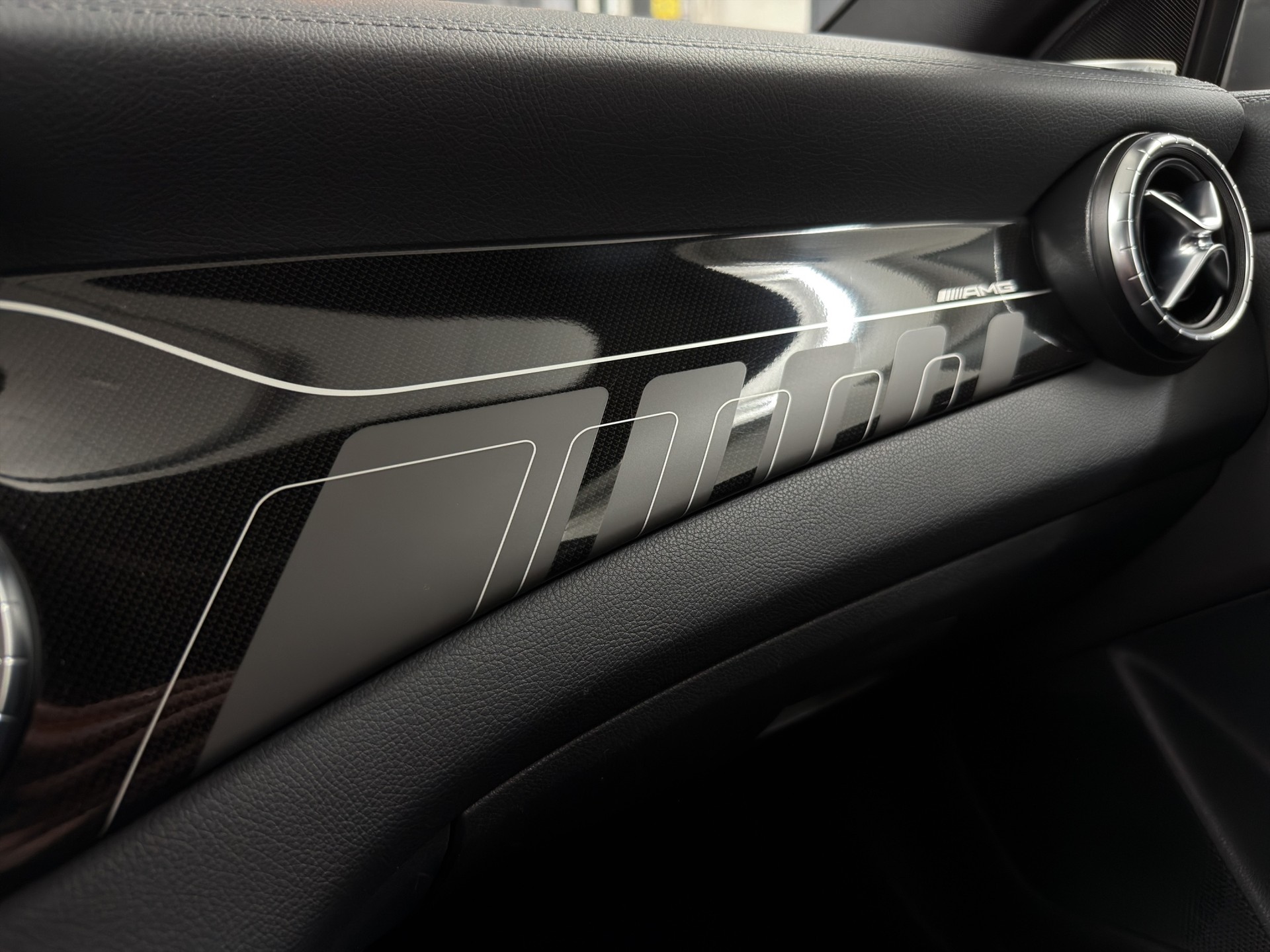 MERCEDES-BENZ CLA Shooting Brake 45 AMG 4Matic Speedshift-image-16