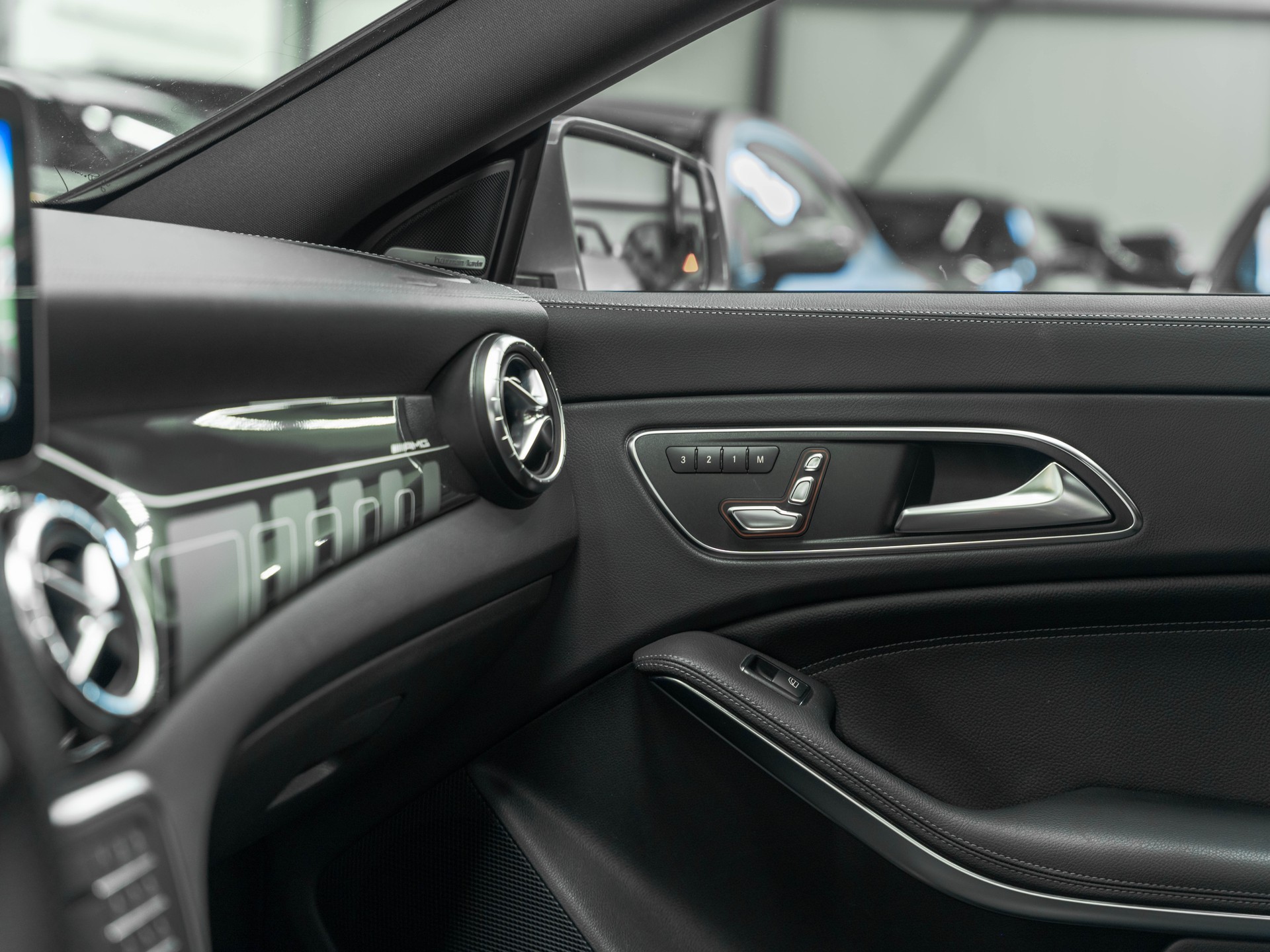MERCEDES-BENZ CLA Shooting Brake 45 AMG 4Matic Speedshift-image-21