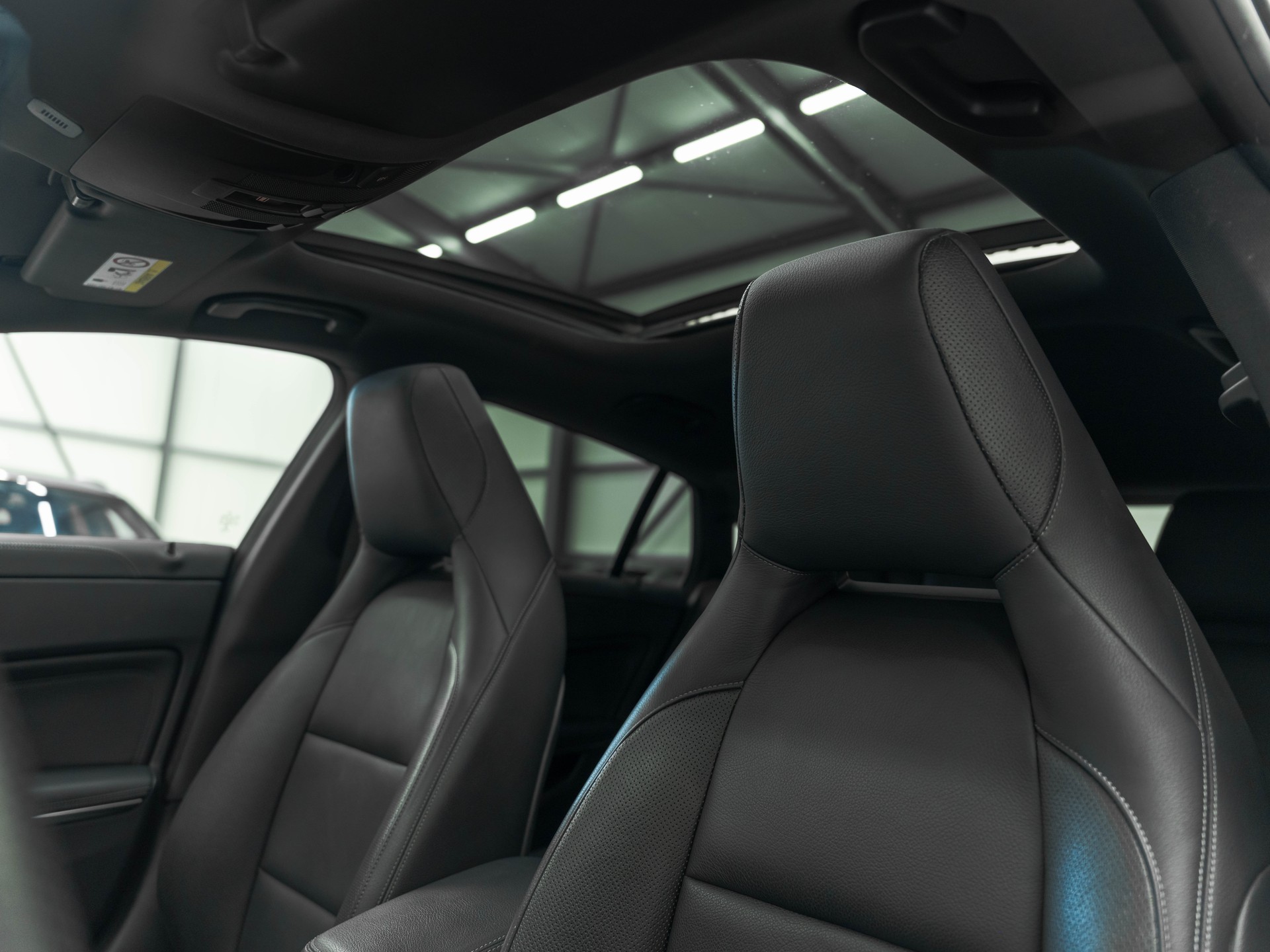 MERCEDES-BENZ CLA Shooting Brake 45 AMG 4Matic Speedshift-image-10