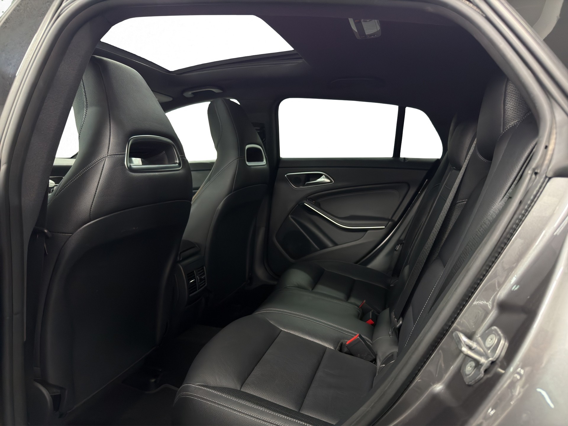 MERCEDES-BENZ CLA Shooting Brake 45 AMG 4Matic Speedshift-image-19