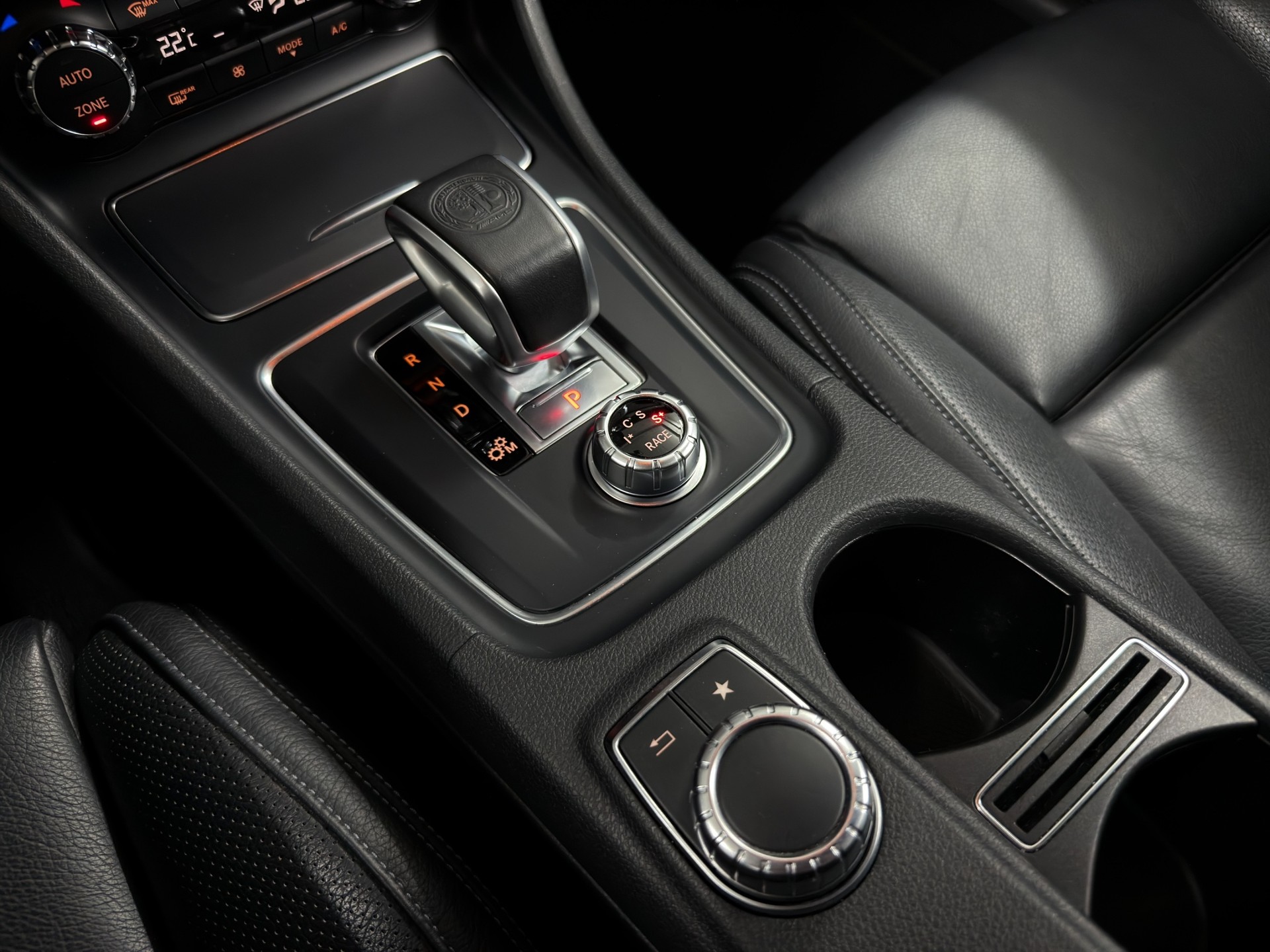 MERCEDES-BENZ CLA Shooting Brake 45 AMG 4Matic Speedshift-image-15