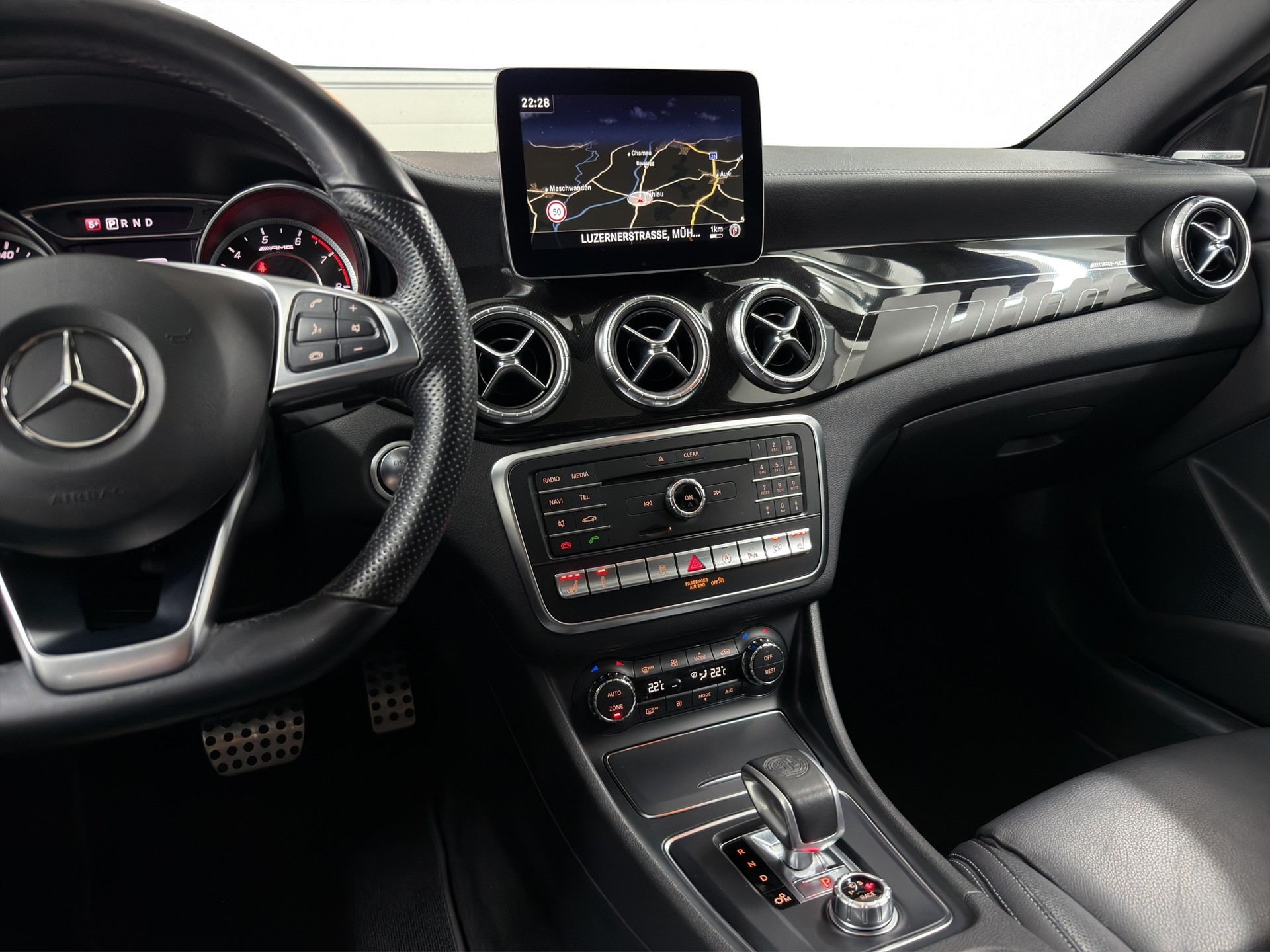 MERCEDES-BENZ CLA Shooting Brake 45 AMG 4Matic Speedshift-image-12