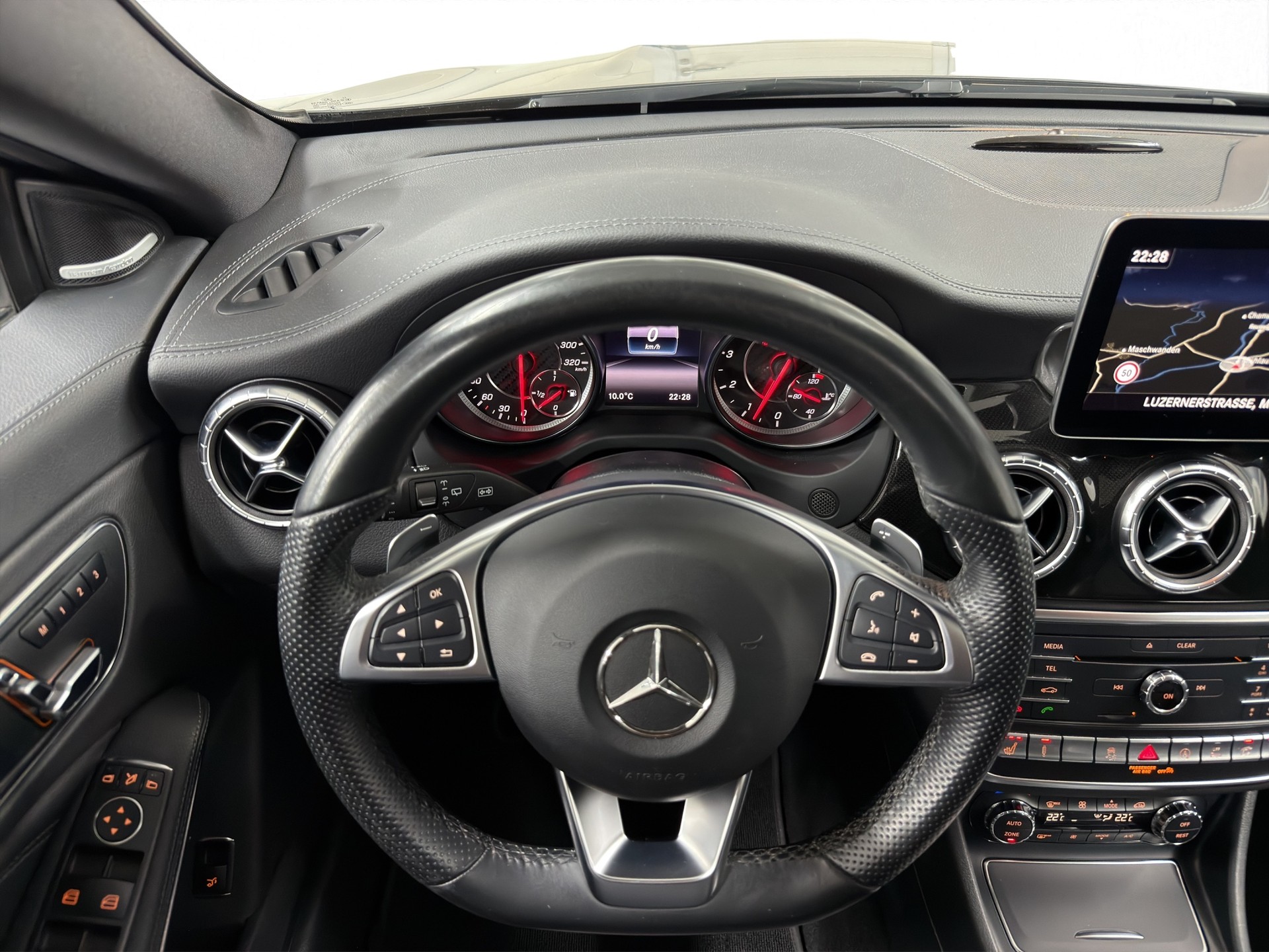 MERCEDES-BENZ CLA Shooting Brake 45 AMG 4Matic Speedshift-image-10
