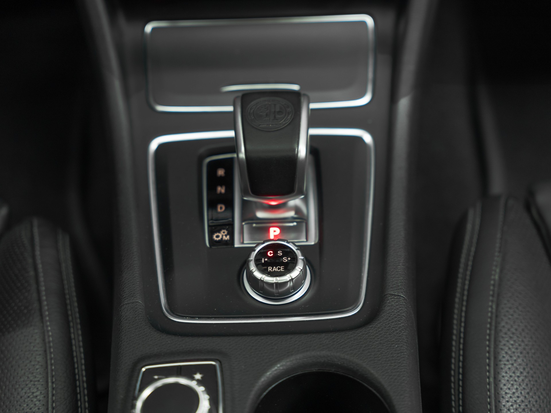 MERCEDES-BENZ CLA Shooting Brake 45 AMG 4Matic Speedshift-image-24