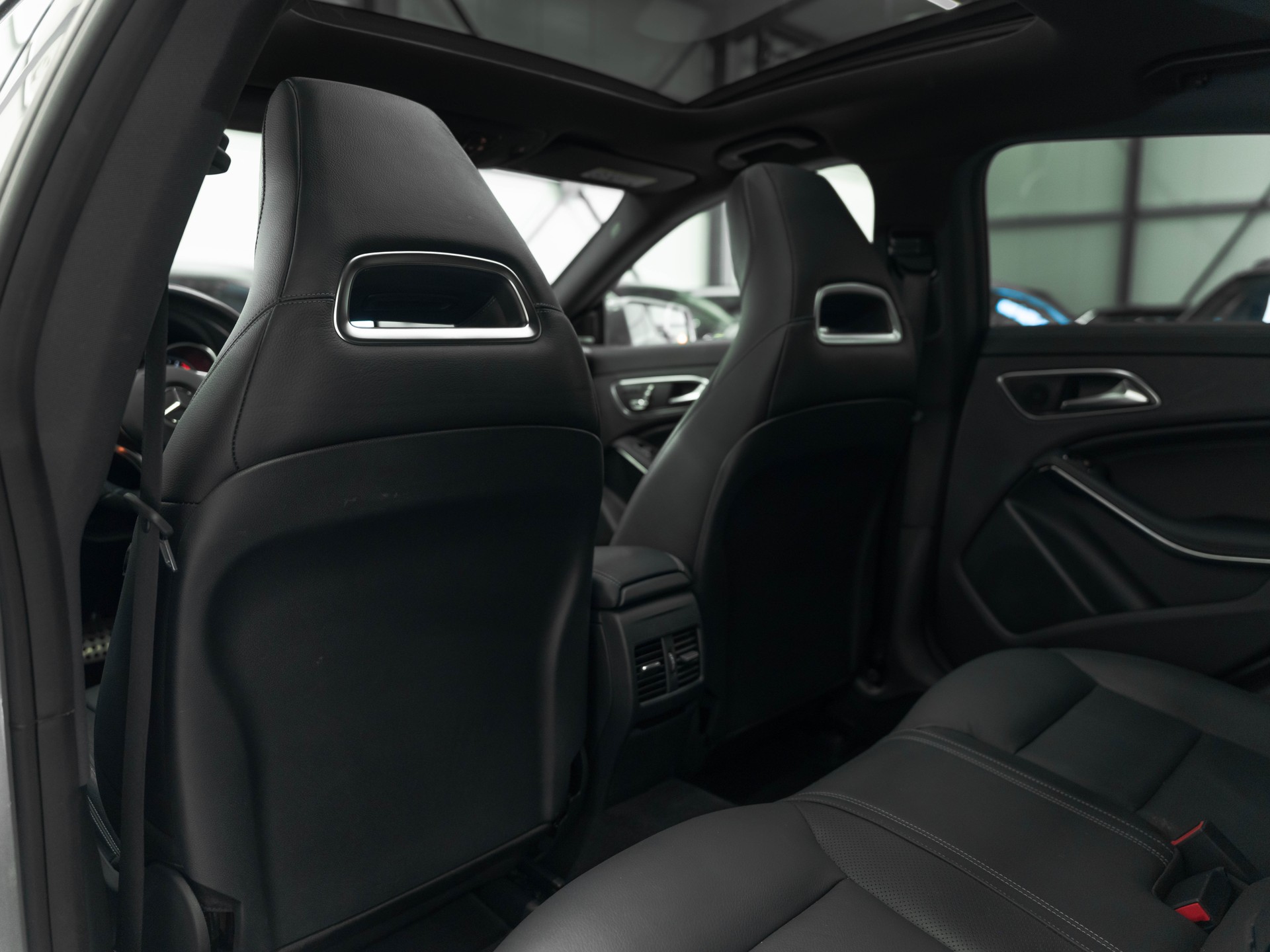 MERCEDES-BENZ CLA Shooting Brake 45 AMG 4Matic Speedshift-image-11