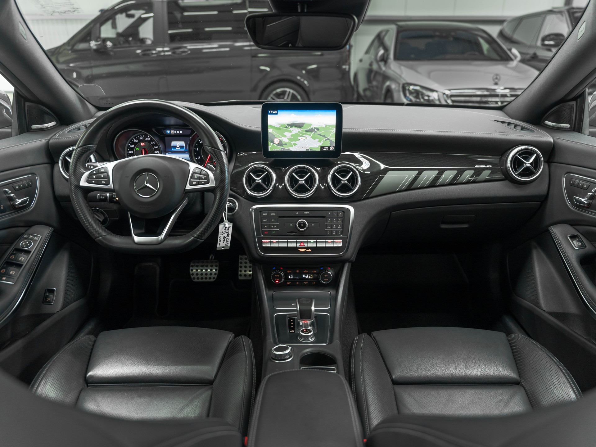 MERCEDES-BENZ CLA Shooting Brake 45 AMG 4Matic Speedshift-image-6