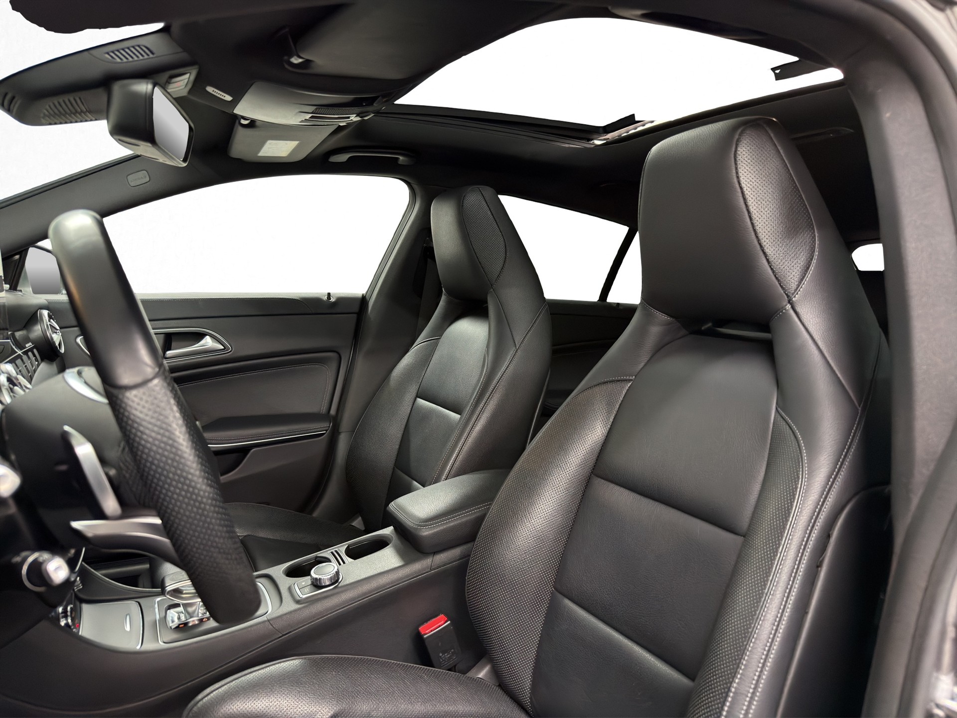 MERCEDES-BENZ CLA Shooting Brake 45 AMG 4Matic Speedshift-image-18