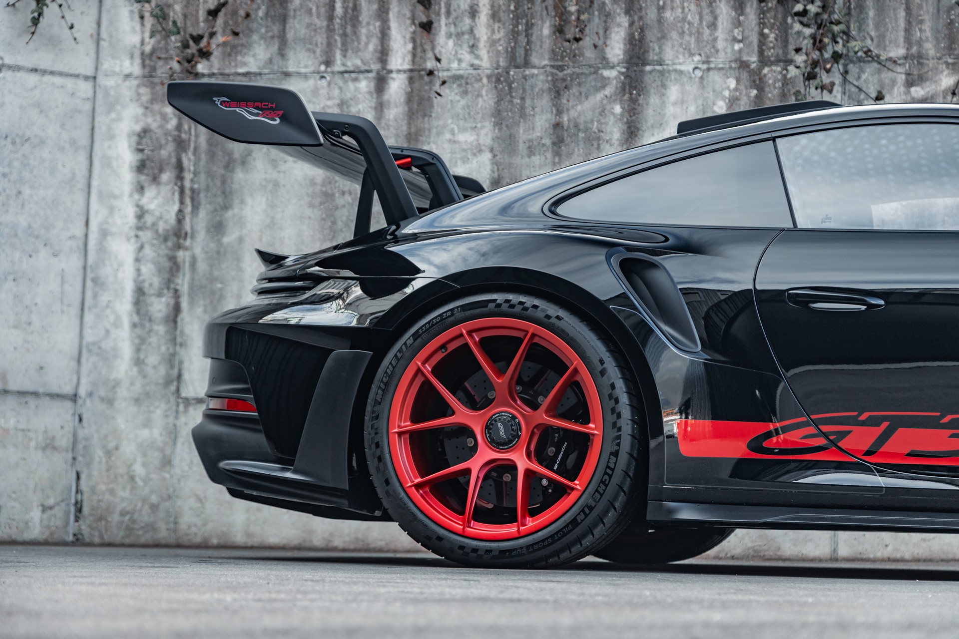 PORSCHE 911 GT3 RS-image-16