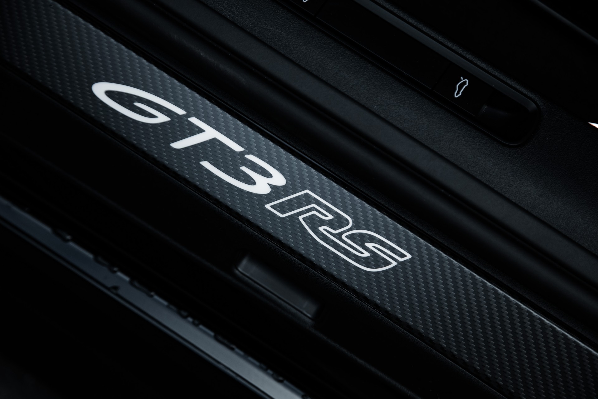 PORSCHE 911 GT3 RS-image-21