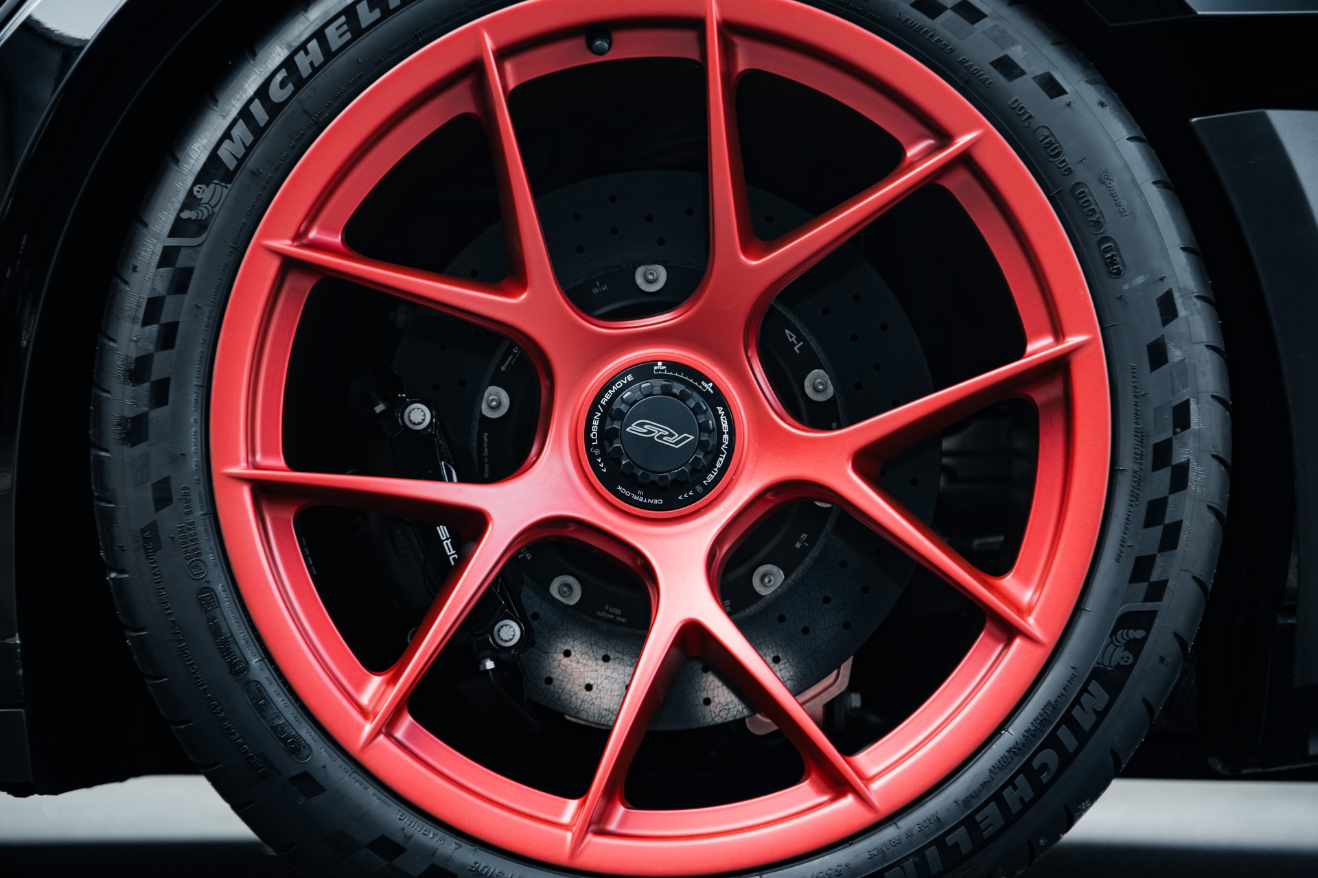 PORSCHE 911 GT3 RS-image-12