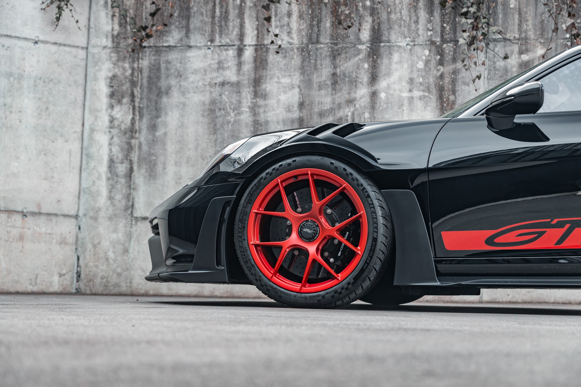PORSCHE 911 GT3 RS-image-2