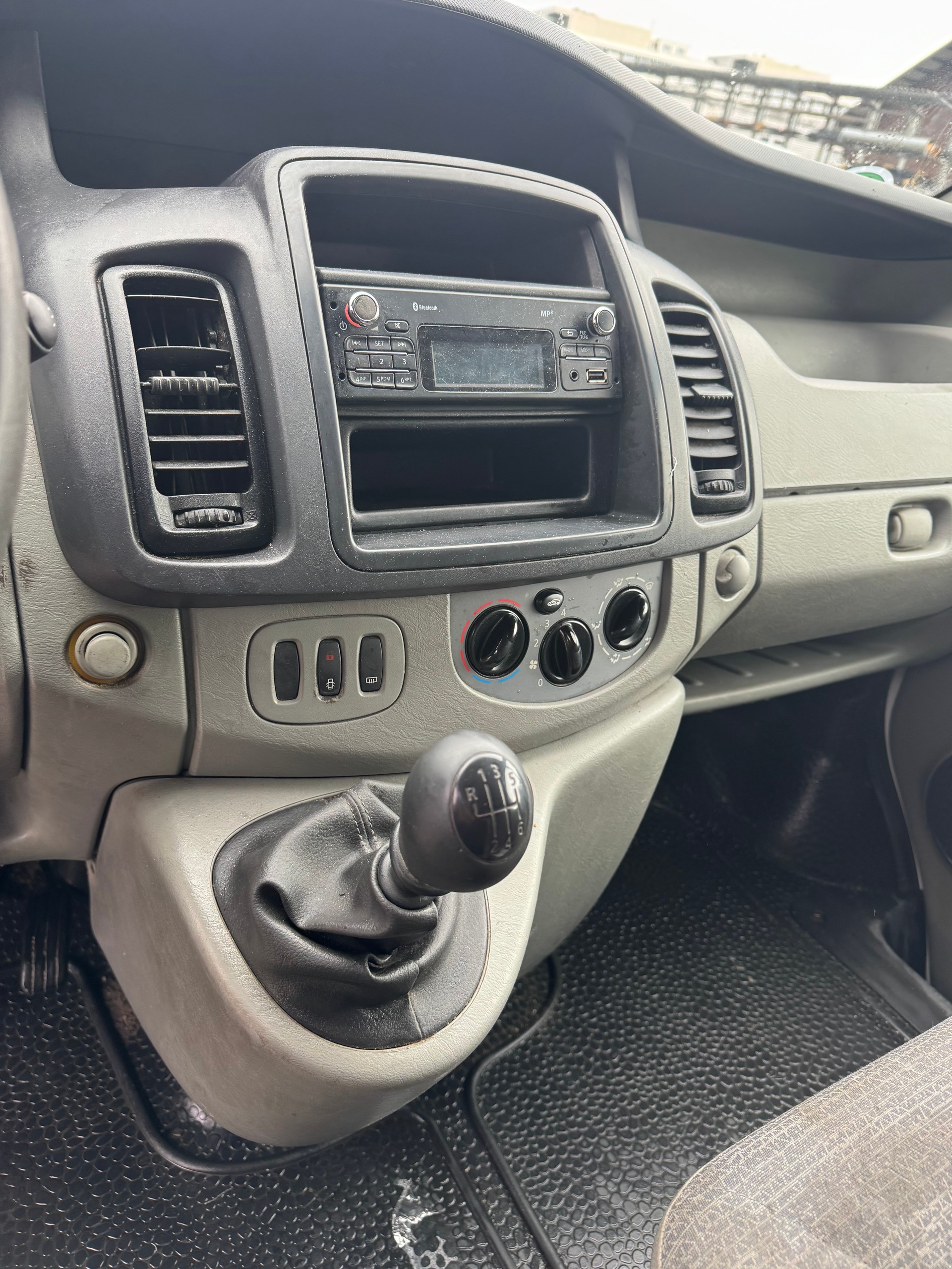 RENAULT Trafic 2.0 dCi 115 2.9t L2H1-image-10