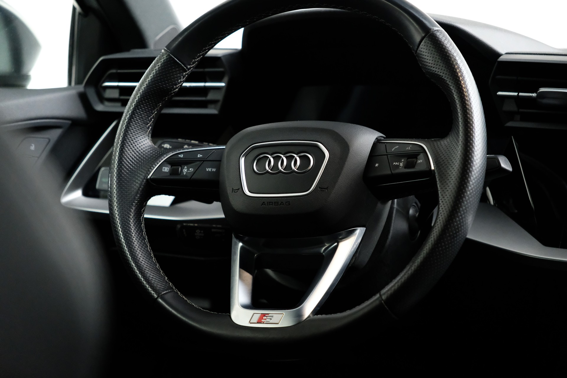 AUDI S3 Sportback 2.0 TFSI quattro S-tronic-image-13