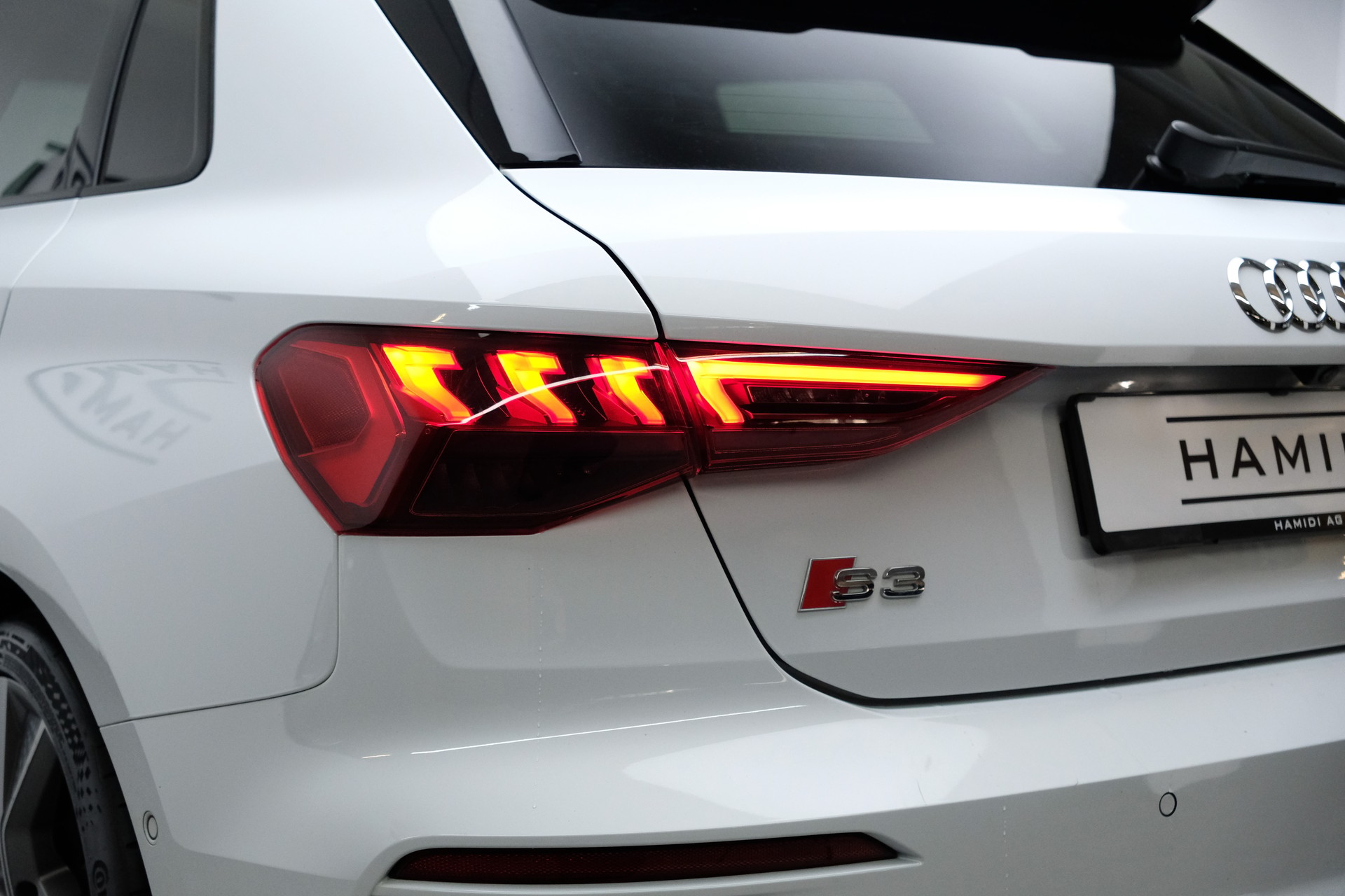 AUDI S3 Sportback 2.0 TFSI quattro S-tronic-image-9
