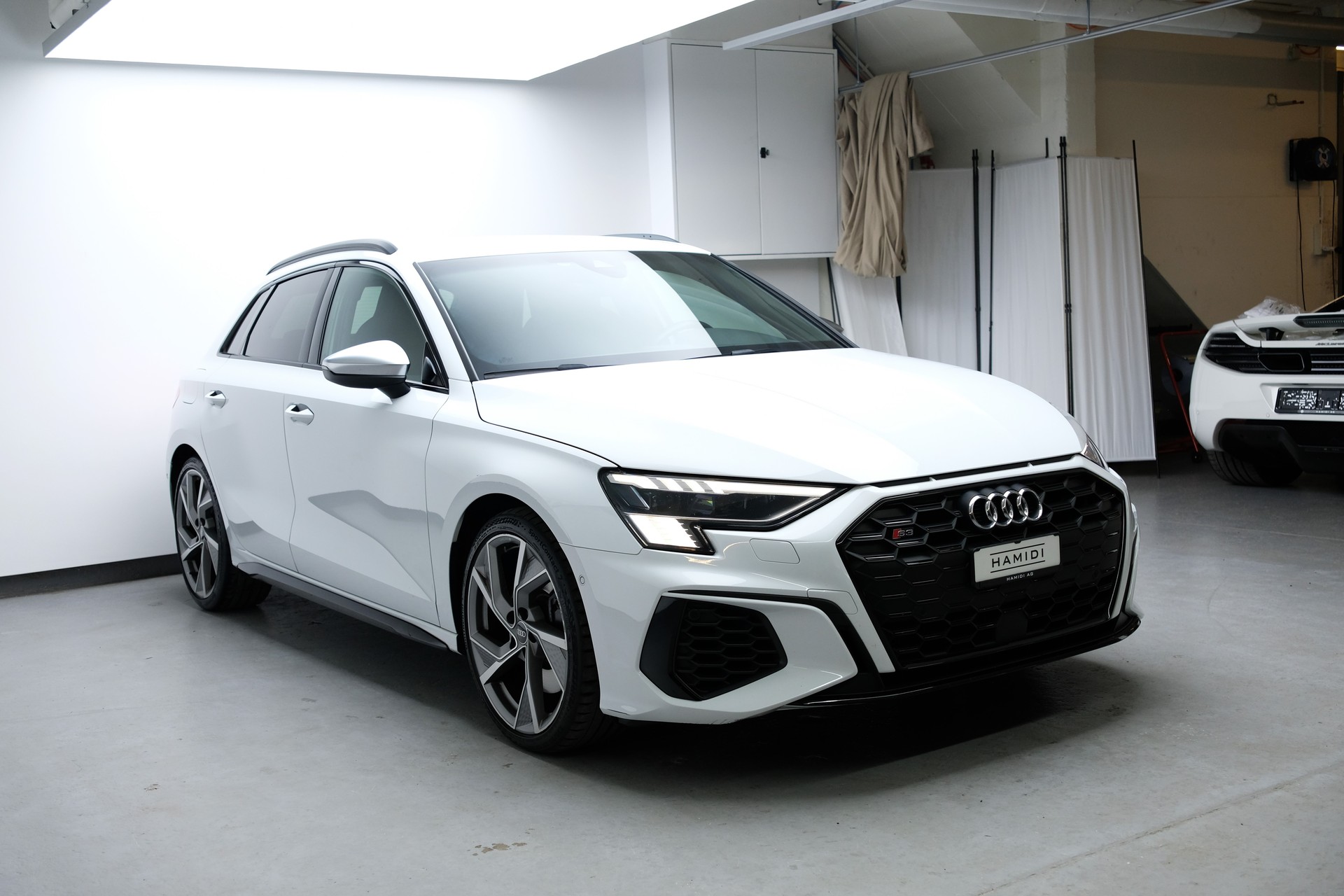 AUDI S3 Sportback 2.0 TFSI quattro S-tronic-showroom-element-2