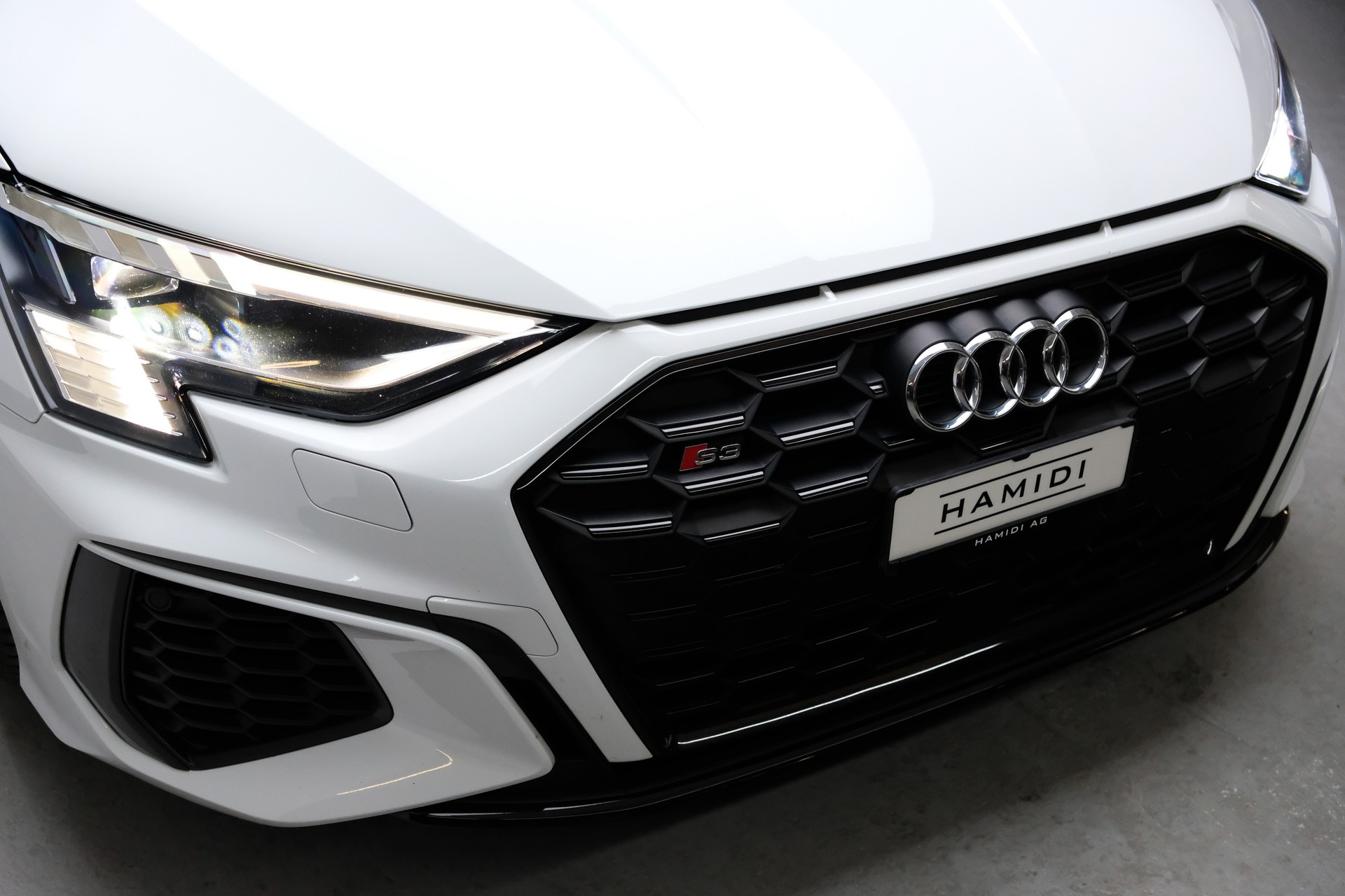 AUDI S3 Sportback 2.0 TFSI quattro S-tronic-showroom-element-3