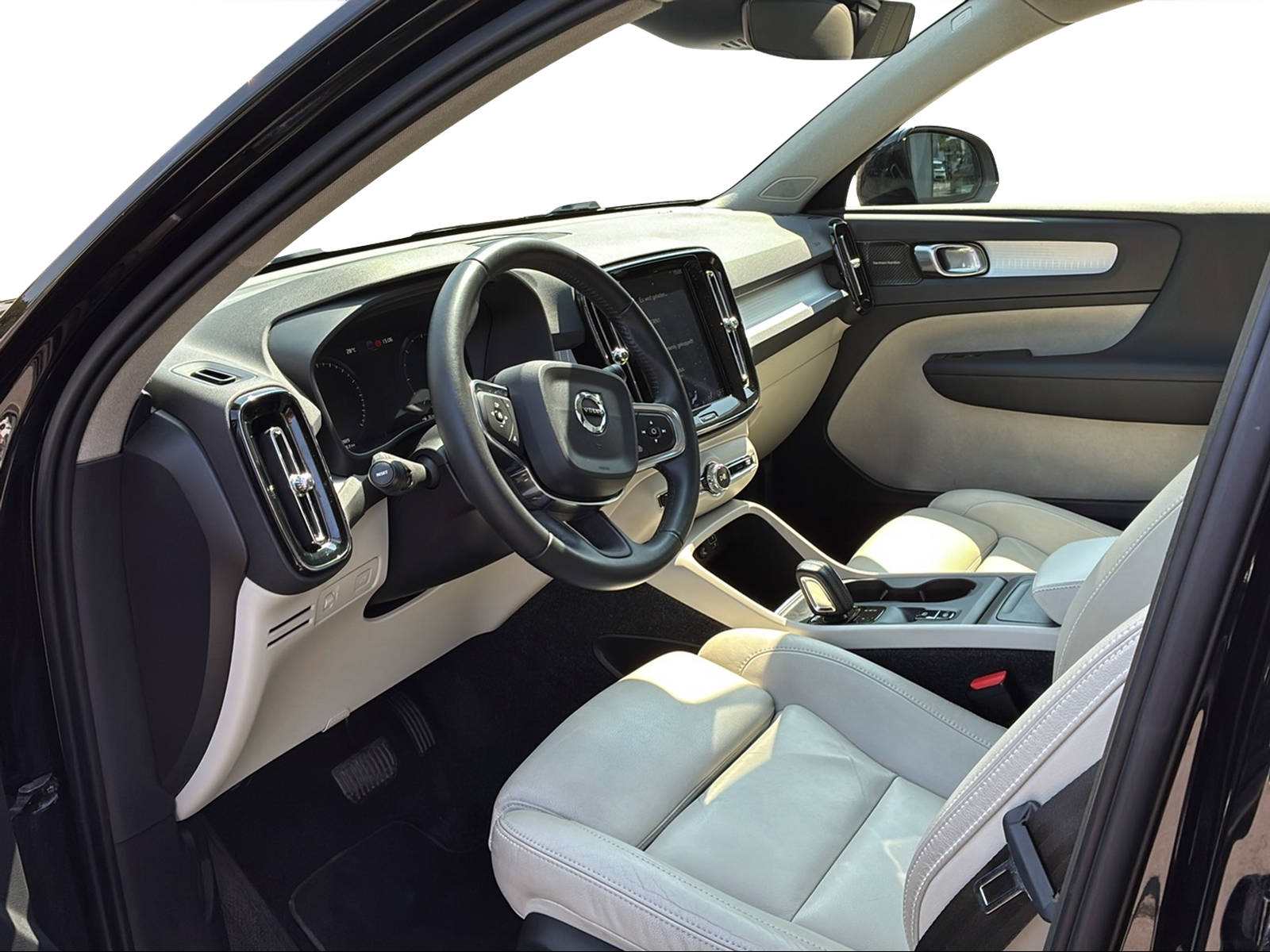 VOLVO XC40 2.0 D4 Momentum AWD-image-9
