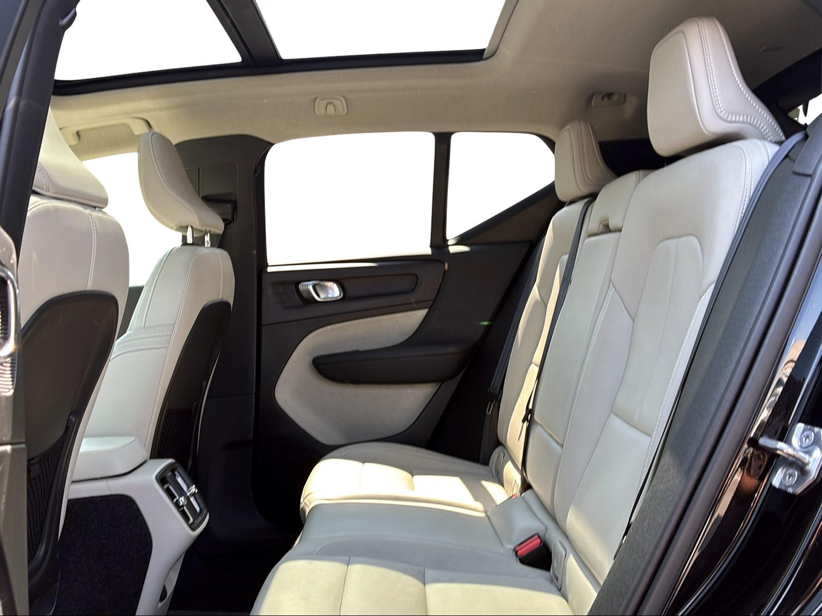 VOLVO XC40 2.0 D4 Momentum AWD-image-12