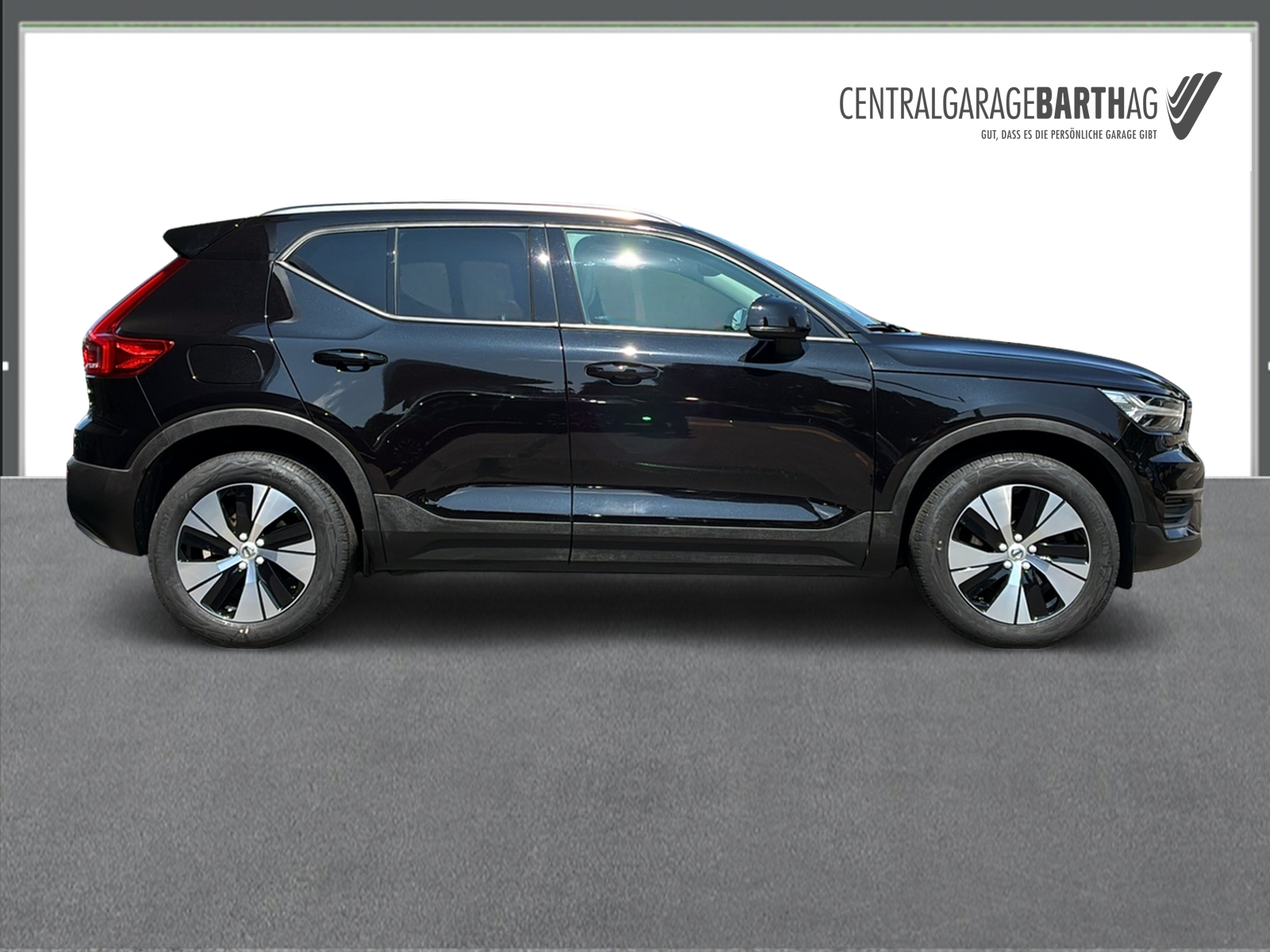 VOLVO XC40 2.0 D4 Momentum AWD-image-5