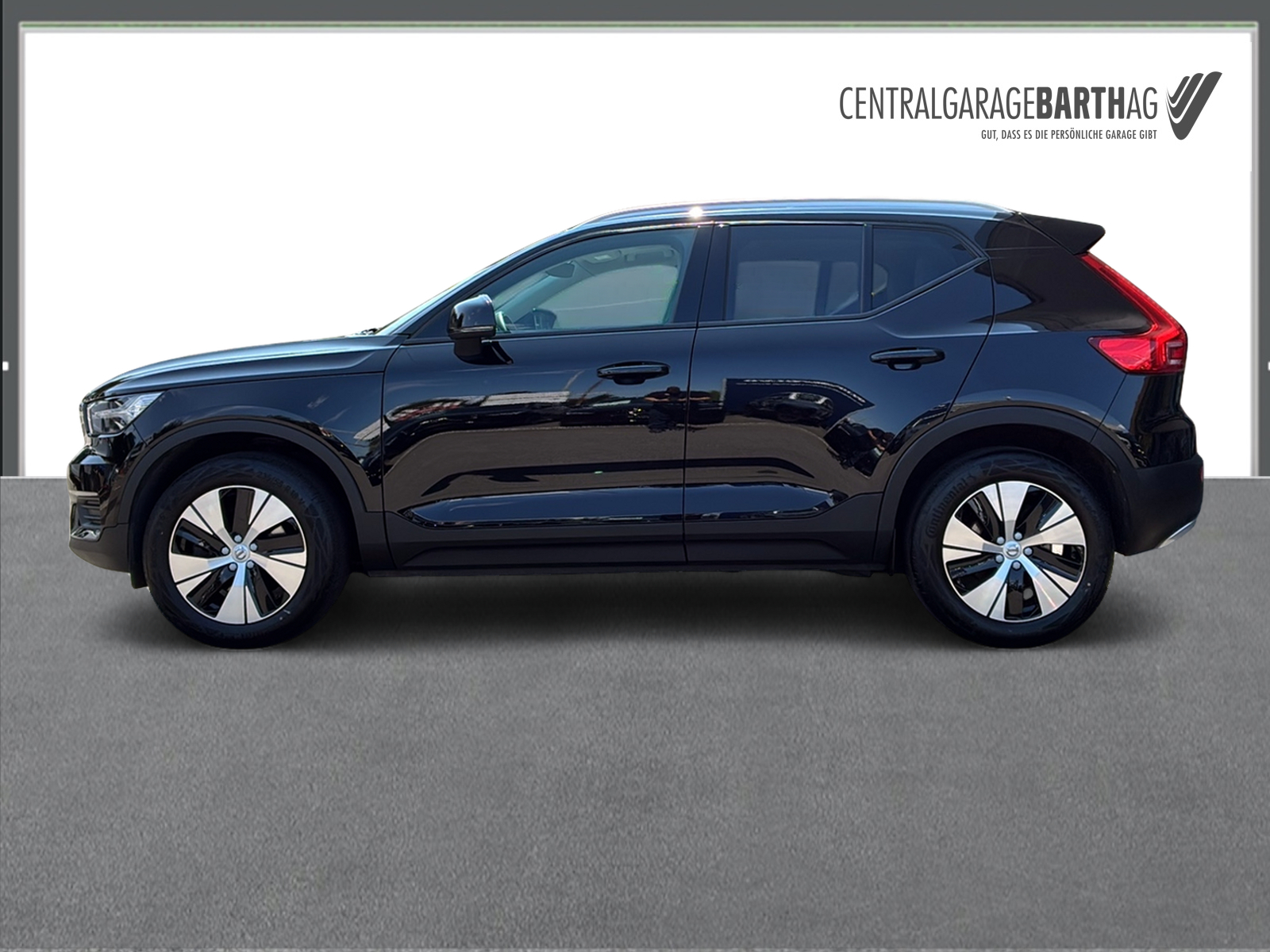 VOLVO XC40 2.0 D4 Momentum AWD-image-3