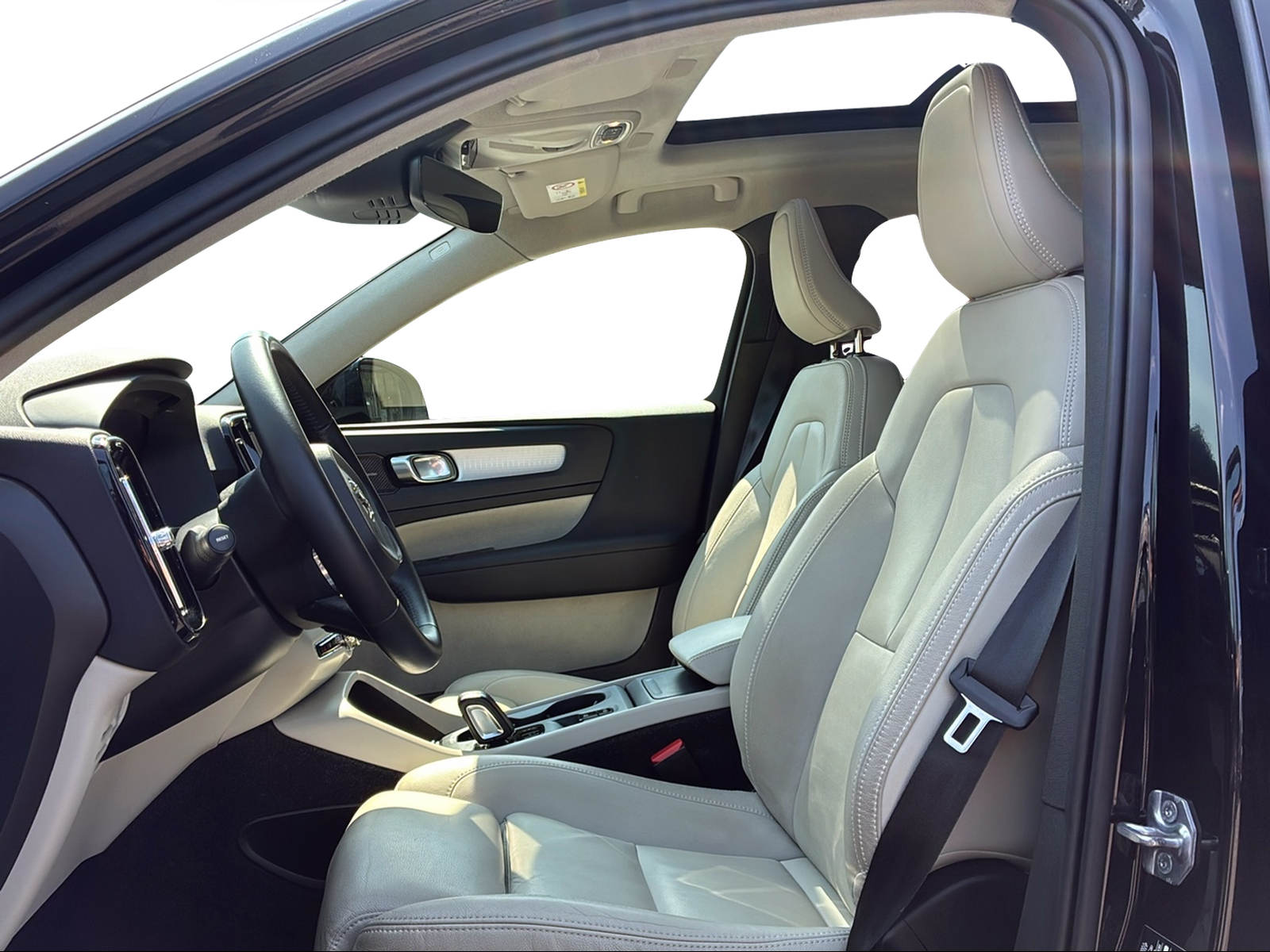 VOLVO XC40 2.0 D4 Momentum AWD-image-8