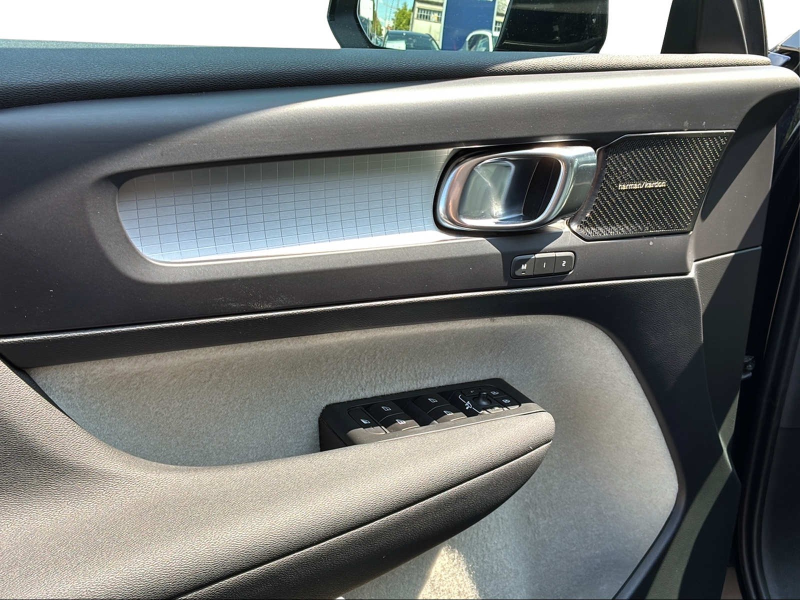 VOLVO XC40 2.0 D4 Momentum AWD-image-13