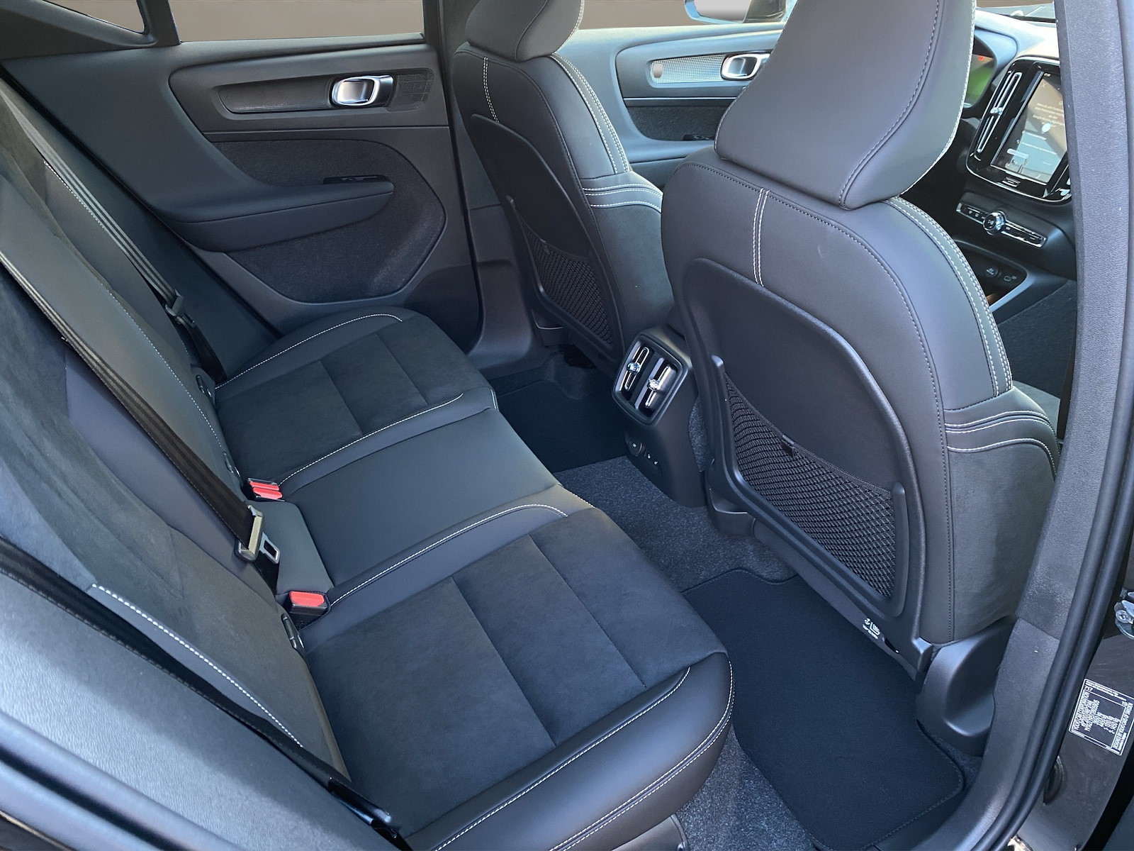 VOLVO EX40 Twin Black Edition AWD-image-11